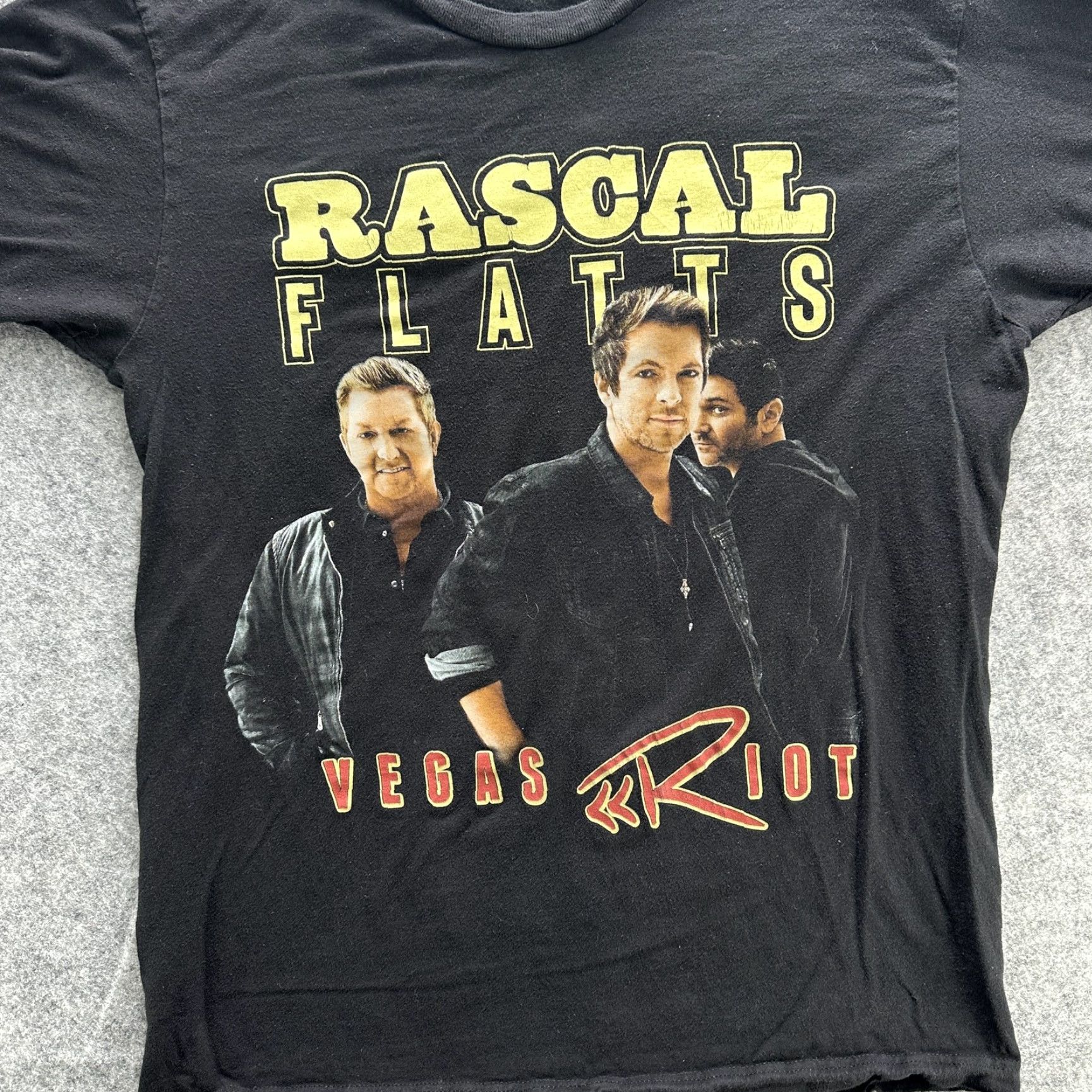 Vintage Rascal Flatts Shirt Mens Medium Black Vegas Riot 2015 Concert Tour Country Band Crew Neck Short Sleeve Graphic Print Back Dates Size US M / EU 48-50 / 2 - 2 Thumbnail