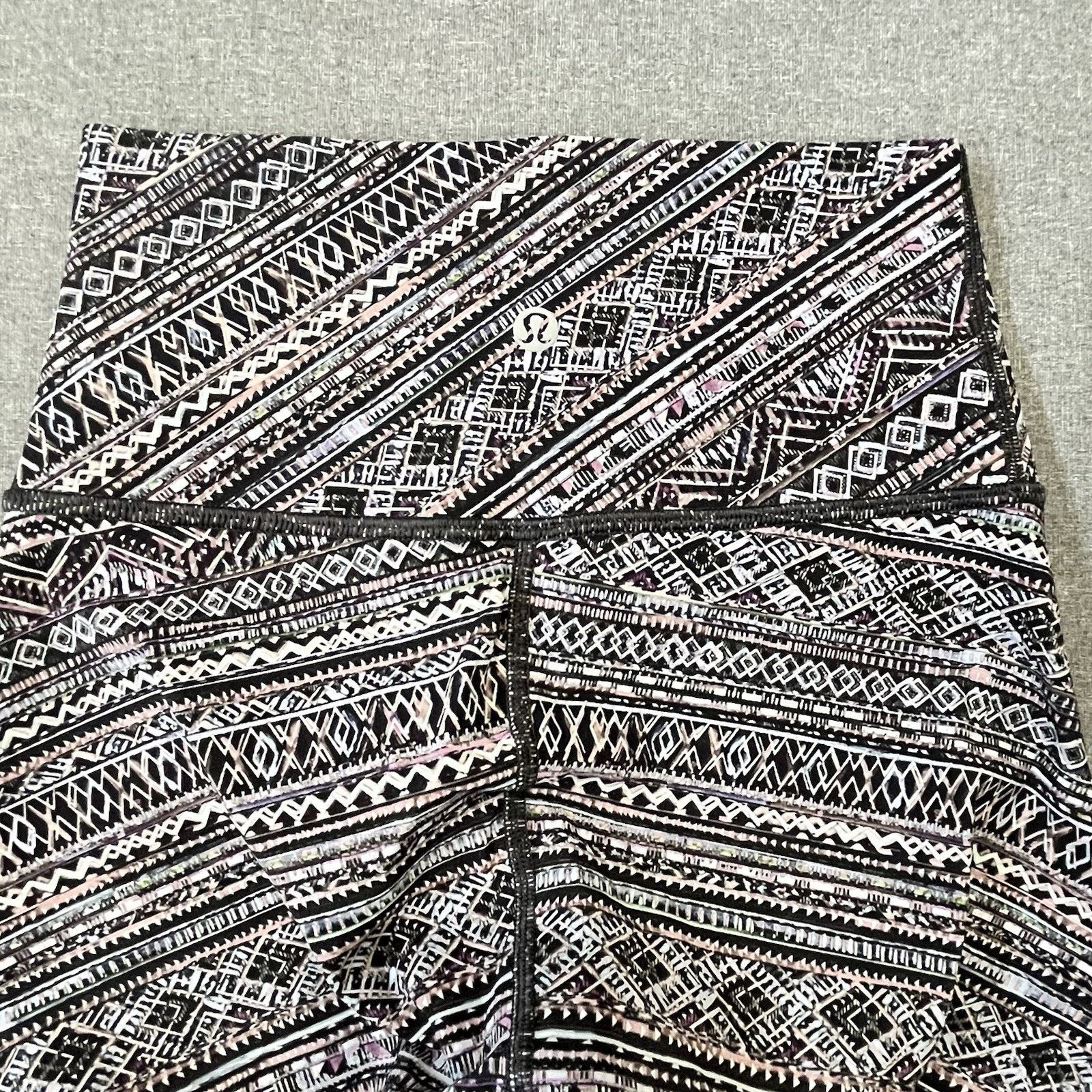 Lululemon Lululemon Ankle Length Leggings Size 2 Geometric Pattern Size 26" / US 2 / IT 38 - 5 Thumbnail