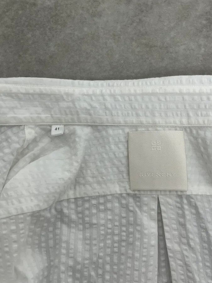 Givenchy Givenchy White Shirt With 4G Embroidered Size US L / EU 52-54 / 3 - 9 Thumbnail
