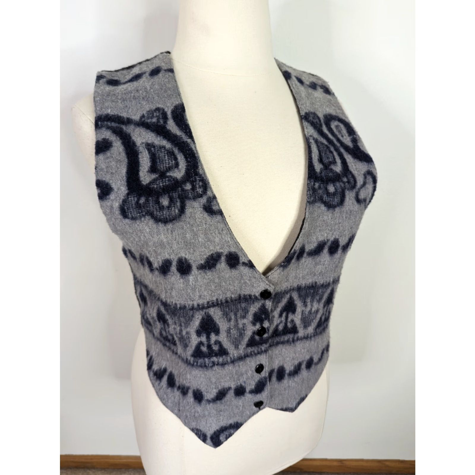Vintage VINTAGE 90s Gray Fair Isle Wool V Neck Cardigan Vest Women's Large V2J Size L / US 10 / IT 46 - 2 Thumbnail