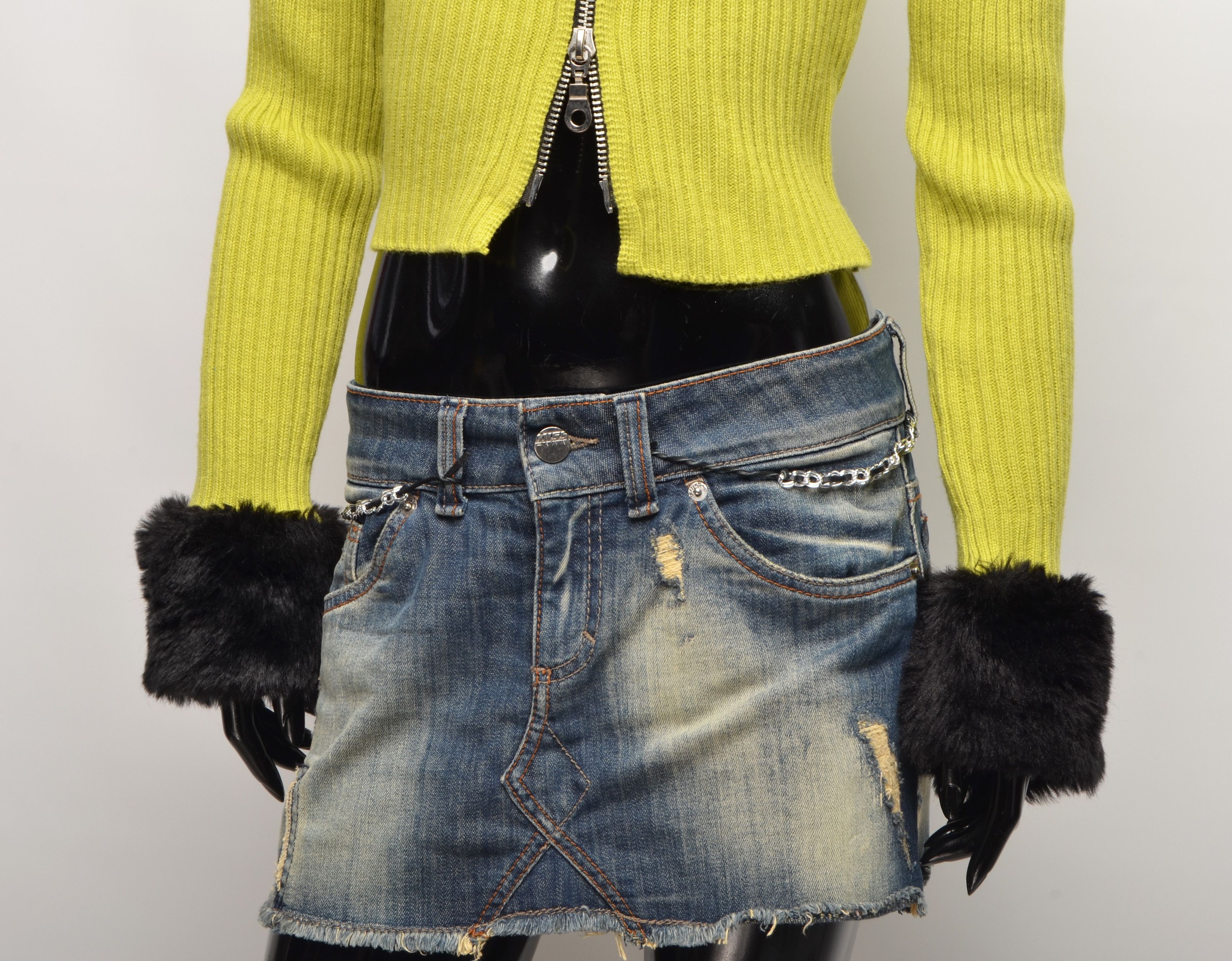 Vintage Vintage Y2K Rib Knit Cropped Faux Fur Cardigan Jumper Size S / US 4 / IT 40 - 3 Thumbnail
