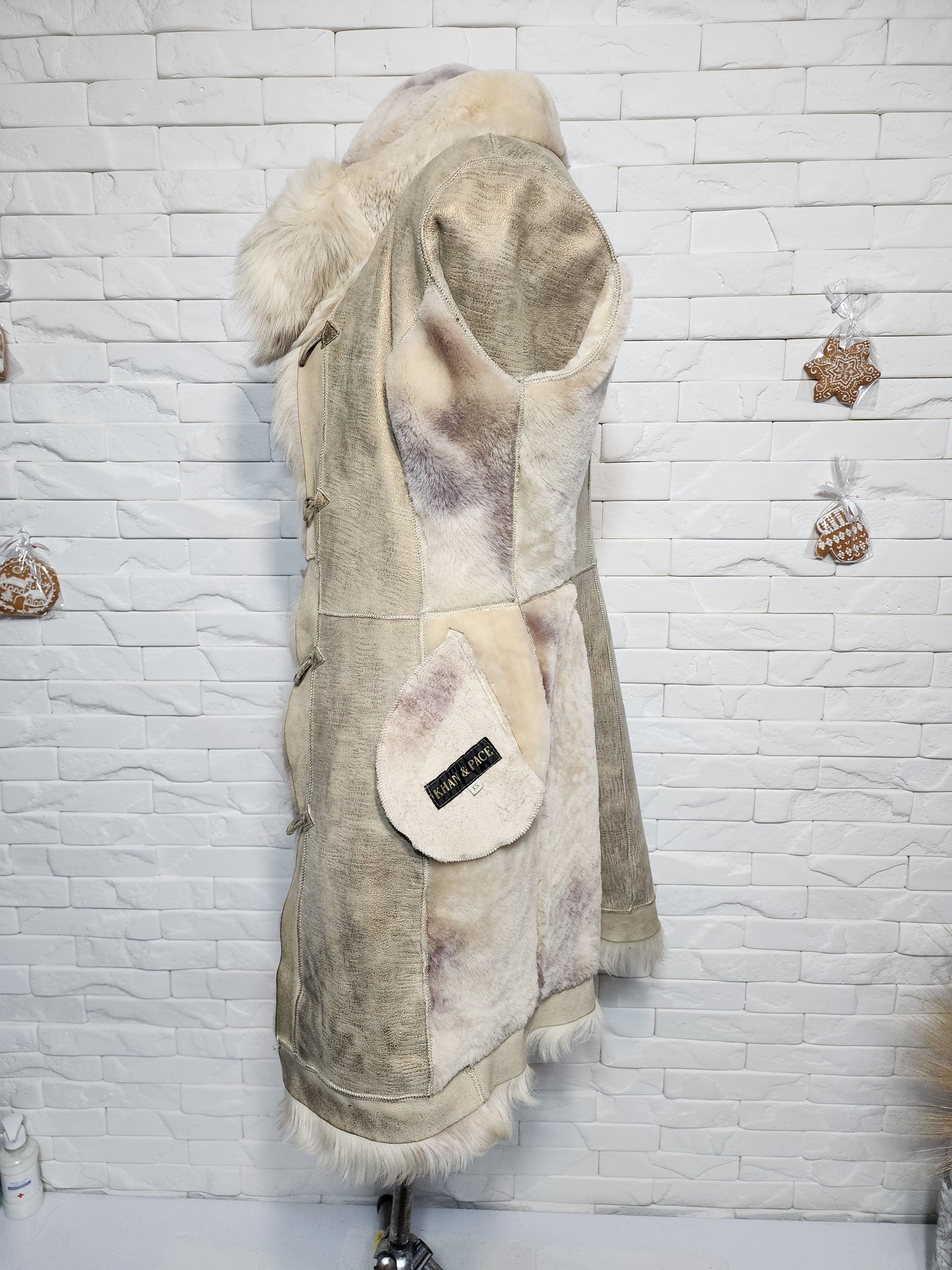 Uniqlo Beige and Golden Fur Coat: Hooded Genuine Fur Winter Jacket Size S / US 4 / IT 40 - 10 Thumbnail
