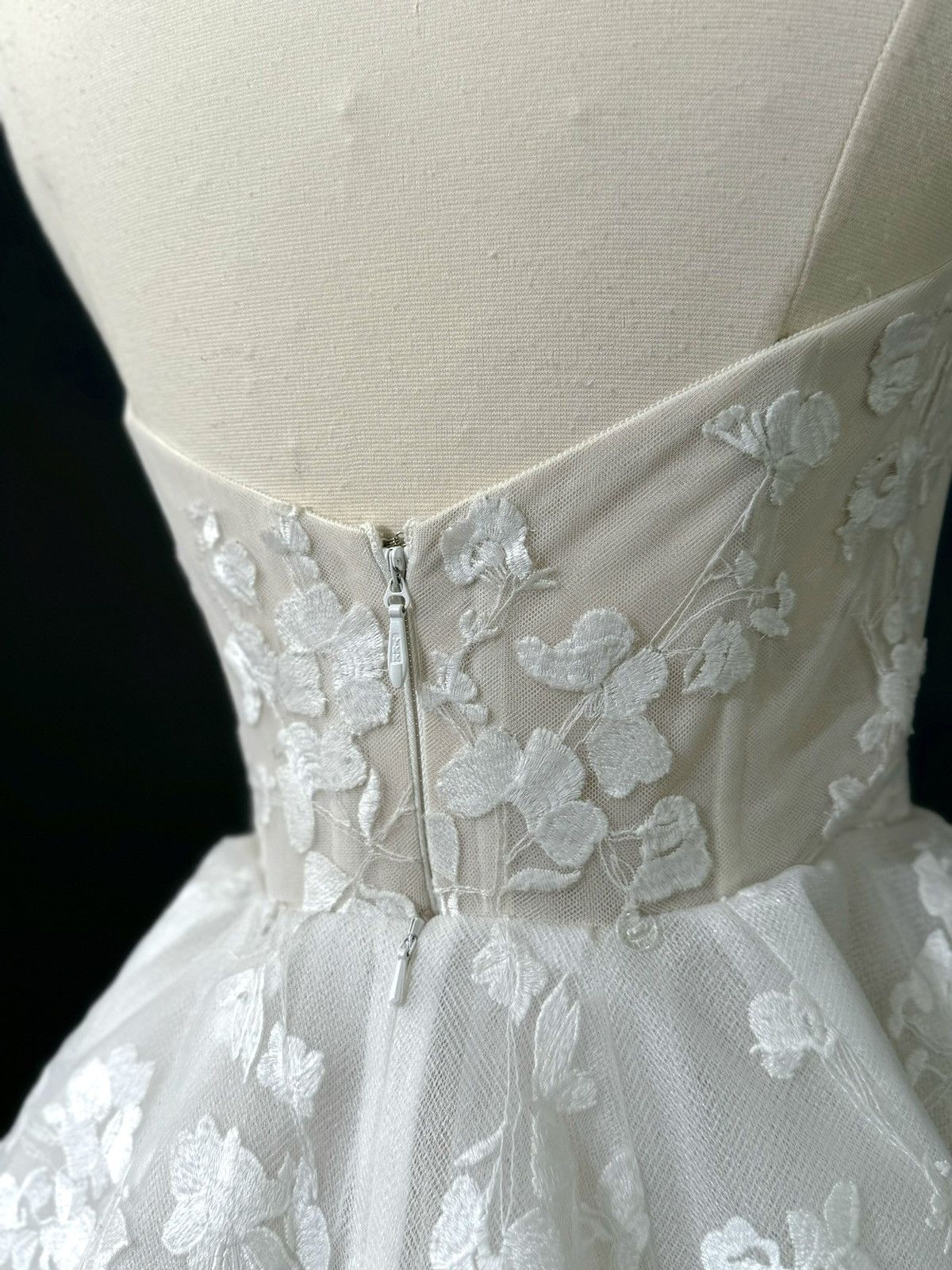 Other Preloved US 6 Anna Augusta Embroidery lace Bridal Gown Size M / US 6-8 / IT 42-44 - 6 Thumbnail