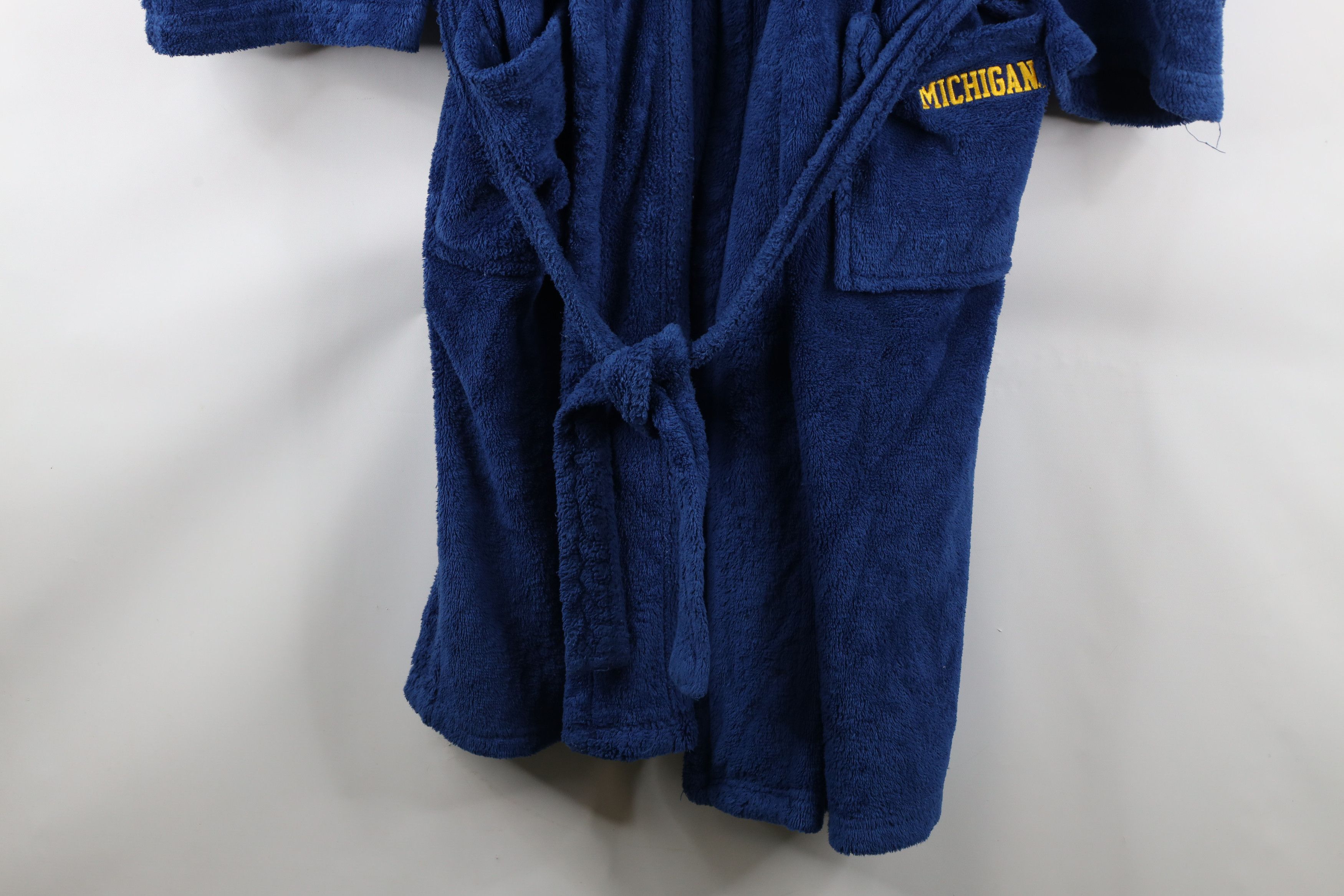 Vintage Vintage 90s Thrashed University of Michigan Fleece Robe Size US XL / EU 56 / 4 - 5 Thumbnail