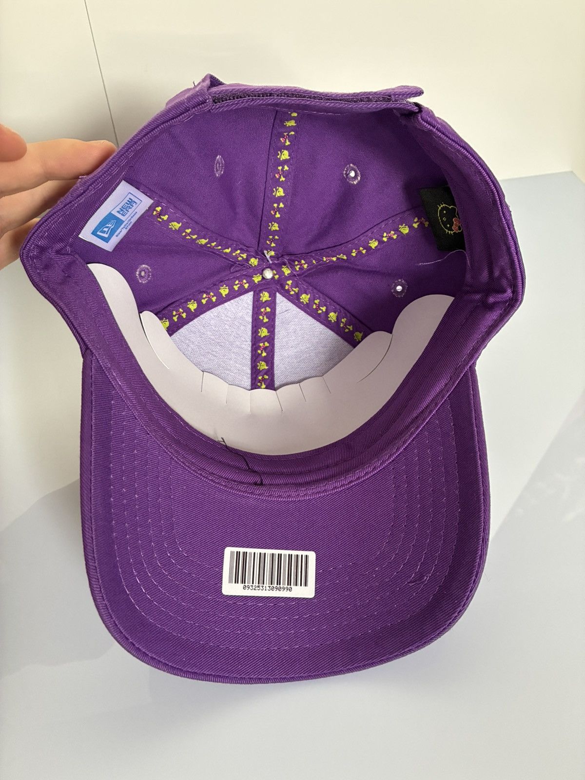 New Era 2010 BRAND NEW Hello Kitty X New Era cap! Size ONE SIZE - 10 Thumbnail