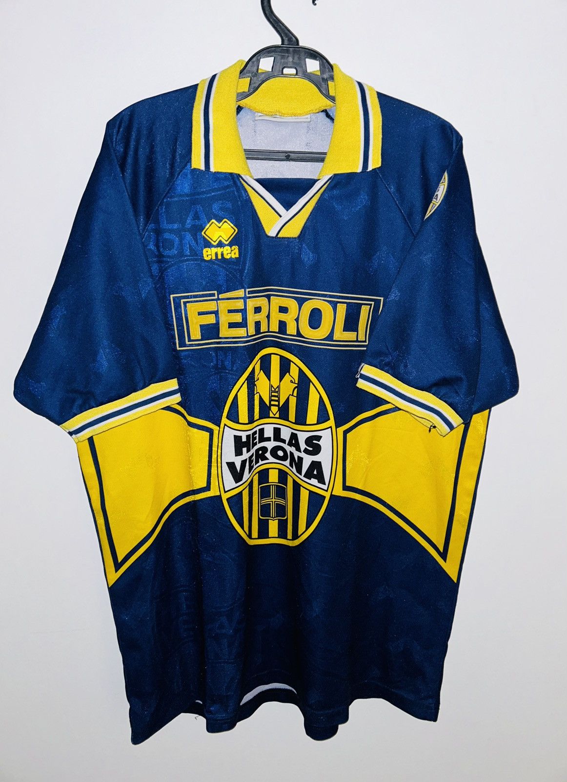 image of Soccer Jersey x Vintage Hellas Verona 1996/97 Home Jersey in Blue, Men's (Size Large)