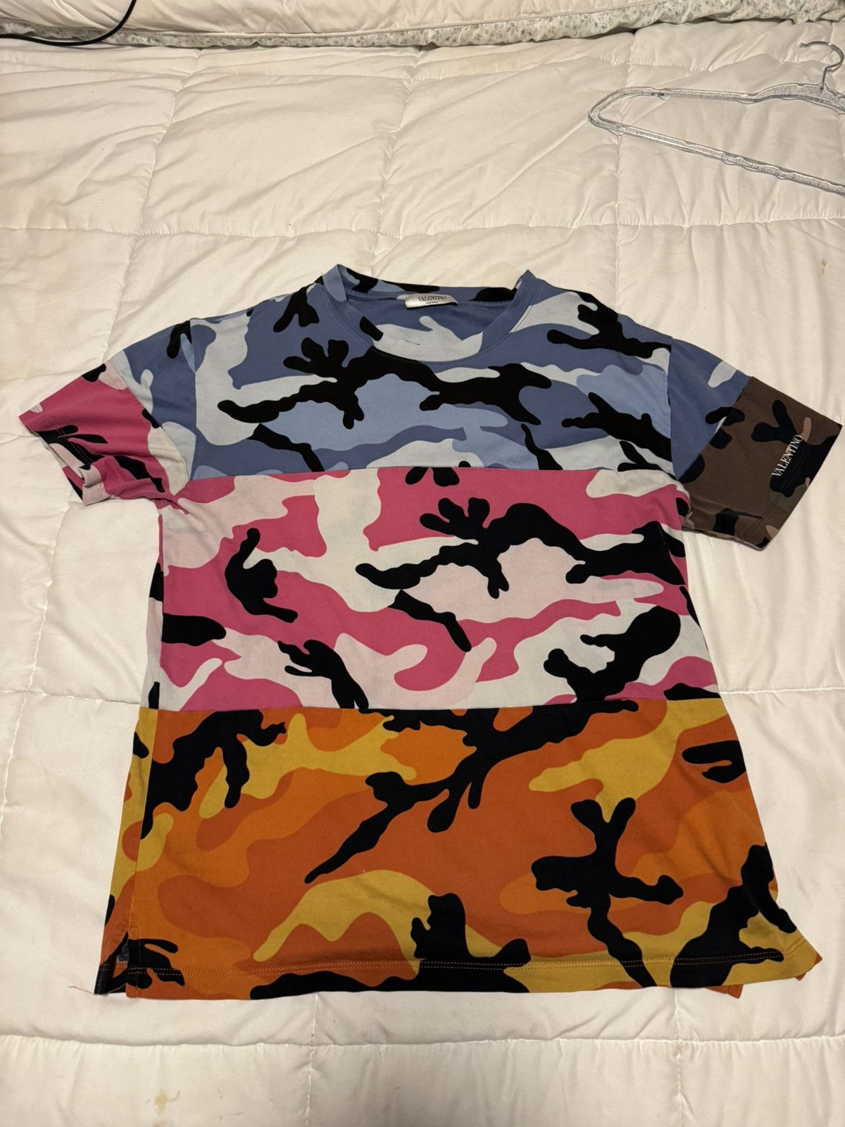 Valentino Valentino Garavani Multicolor Camo T-Shirt Size US S / EU 44-46 / 1 - 1 Thumbnail
