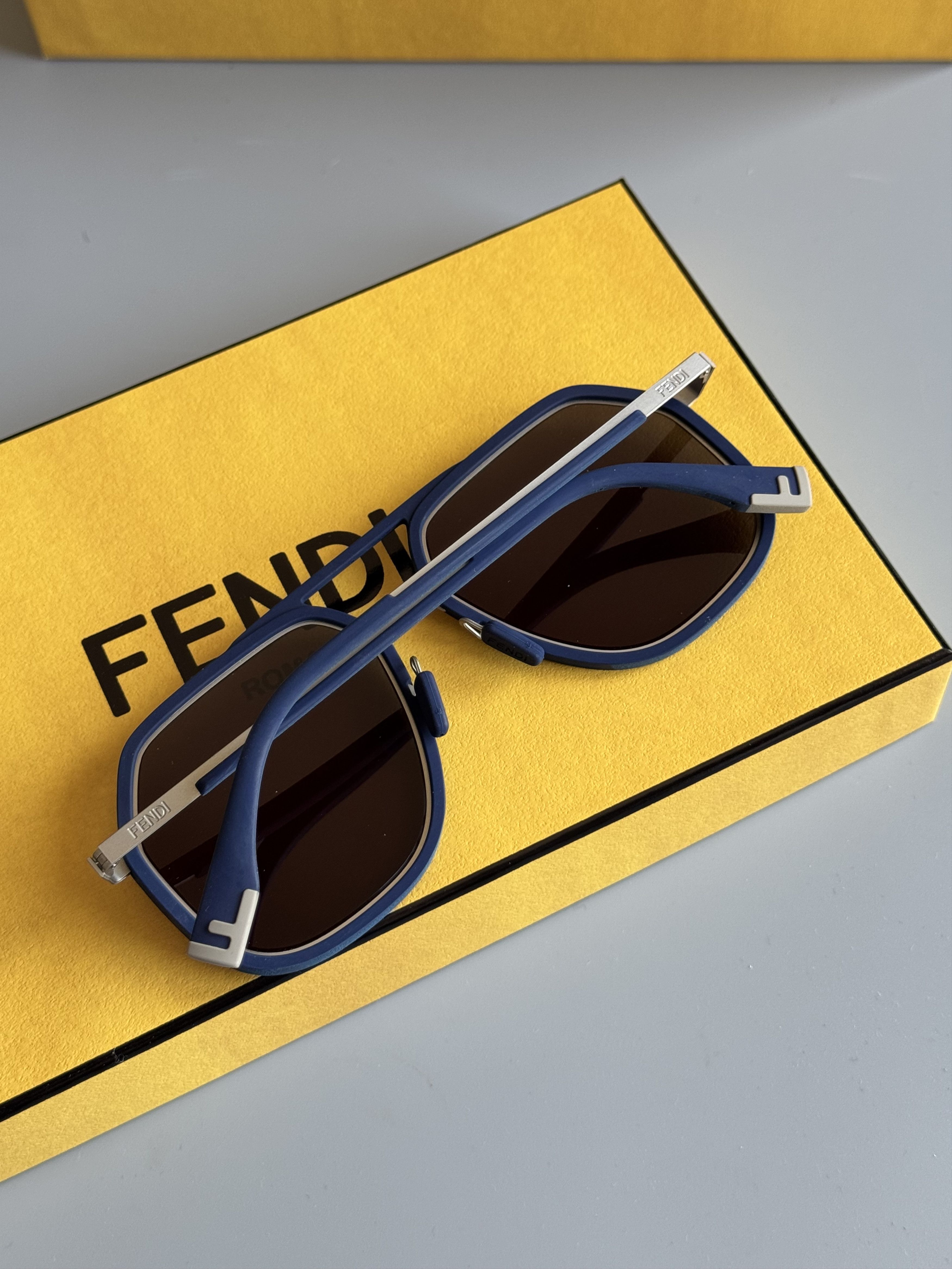 Fendi Fendi Sunglasses Size ONE SIZE - 6 Thumbnail