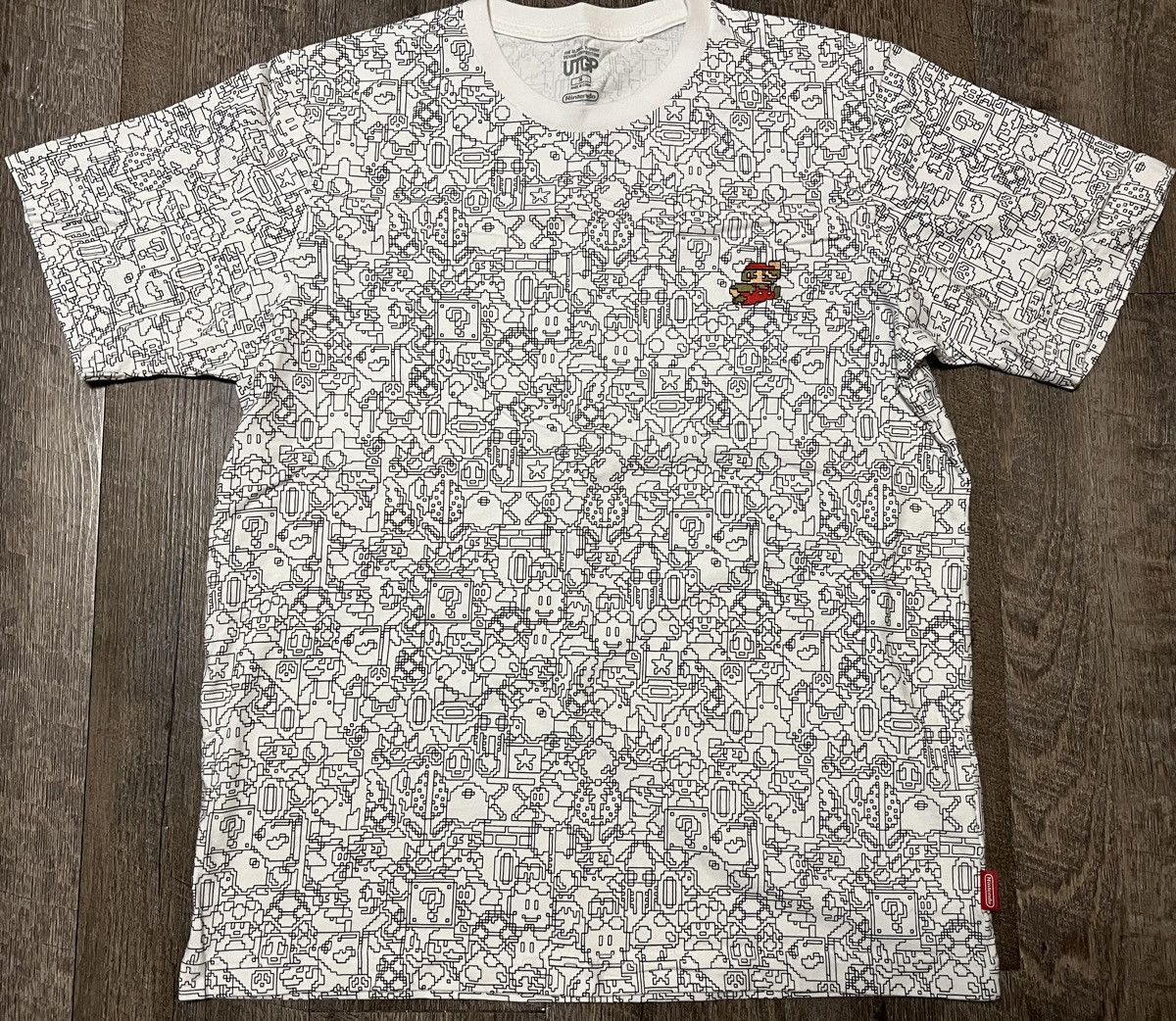 Nintendo Nintendo Super Mario Design Competition AOP Shirt Size m Size US M / EU 48-50 / 2 - 1 Thumbnail