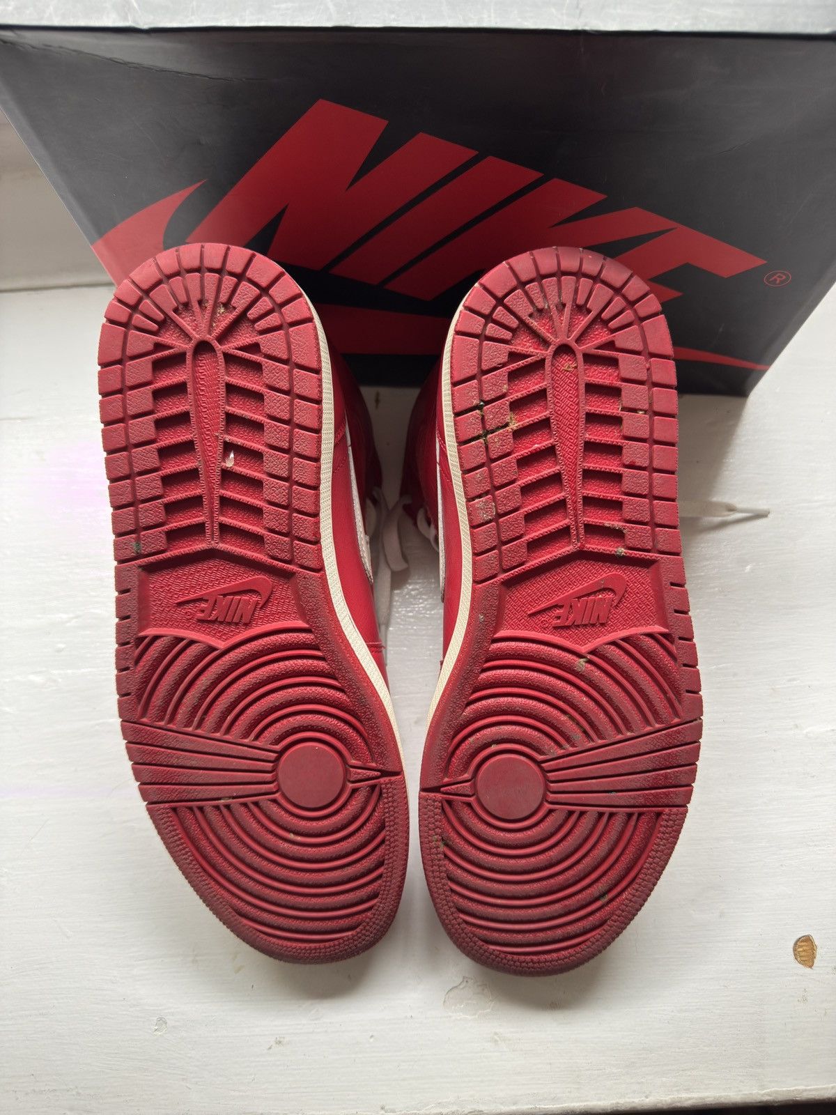 Jordan Brand Air Jordan - Retro 1 Hi: Gym Red (European Release) Size US 9 / EU 42 - 8 Thumbnail
