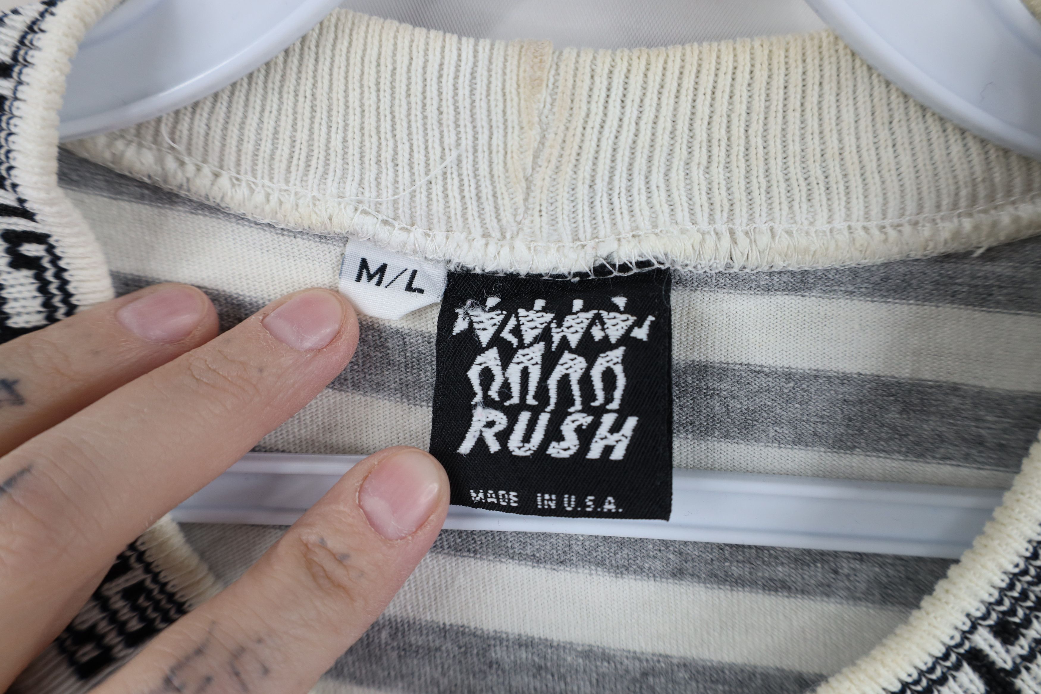 Vintage Vintage 90s Streetwear Fit Geometric Striped T-Shirt USA Size US M / EU 48-50 / 2 - 9 Thumbnail