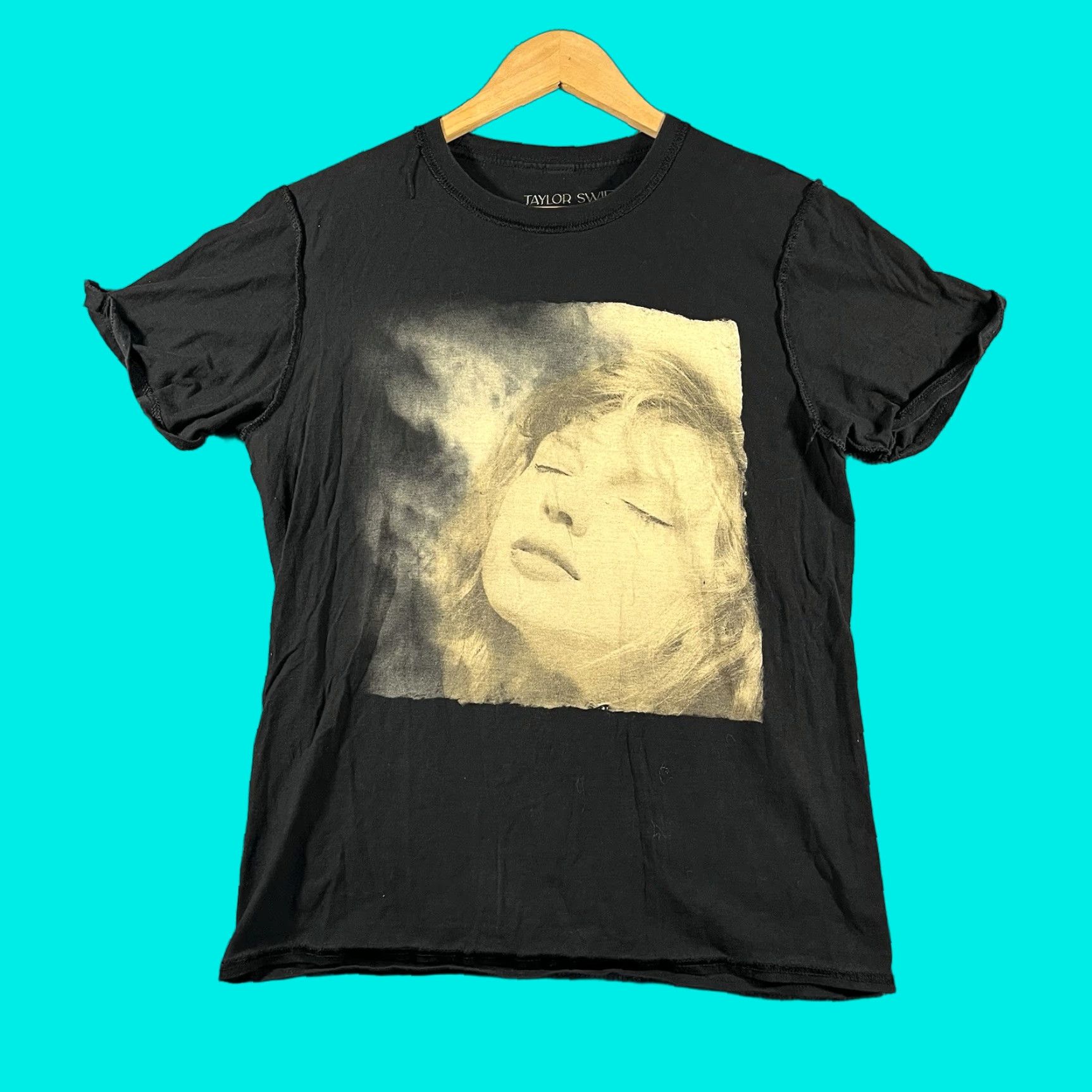 Vintage VINTAGE Taylor Swift Fearless T-Shirt Exposed Seams Style Medium Official Merch Tour Black M Unisex Adults Short Sleeve Mens/Womens? Size M / US 6-8 / IT 42-44 - 1 Thumbnail