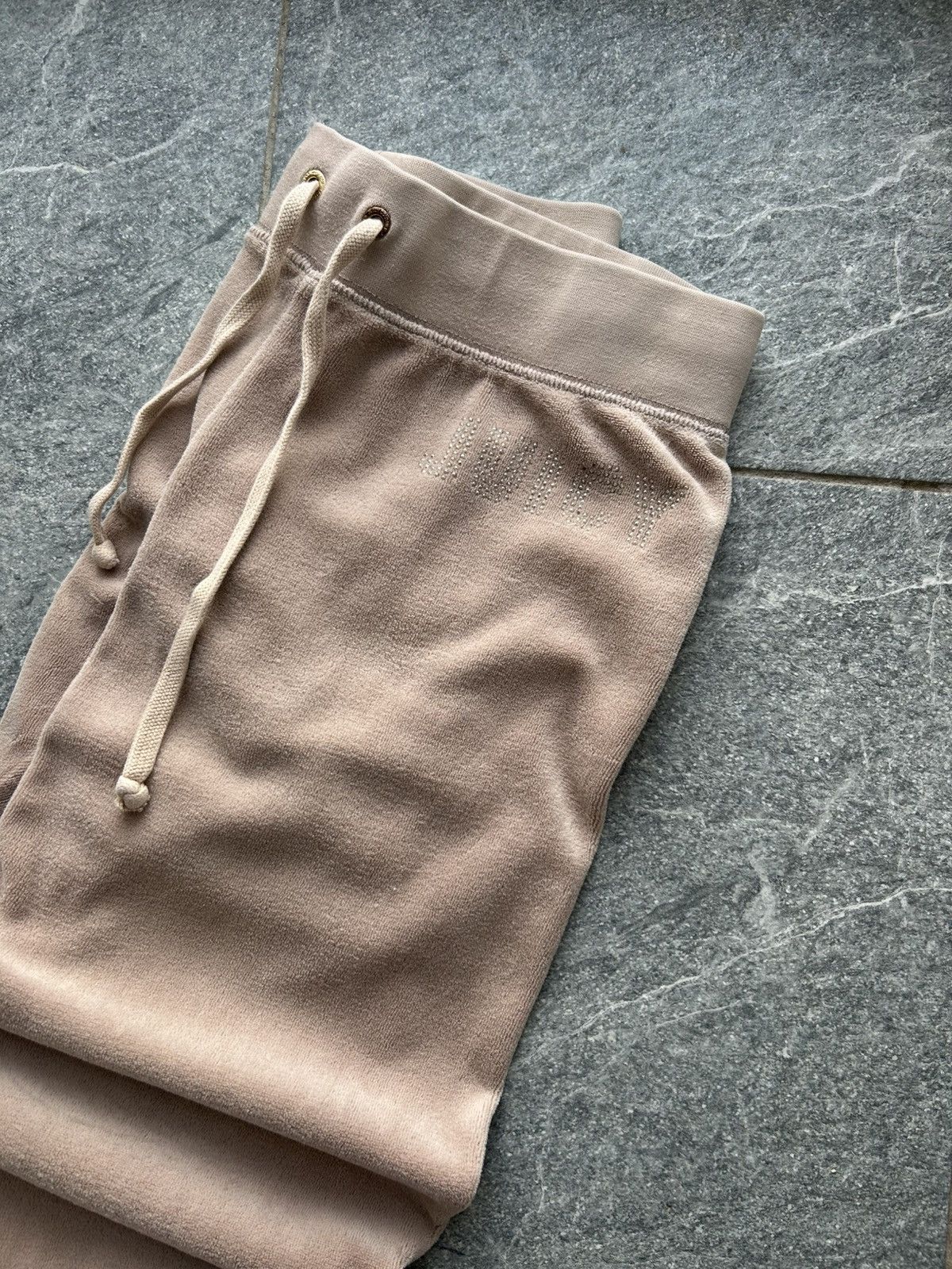Juicy Couture Vintage sweatpants juicy couture velvet y2k small jogger Size 28" / US 6 / IT 42 - 8 Thumbnail