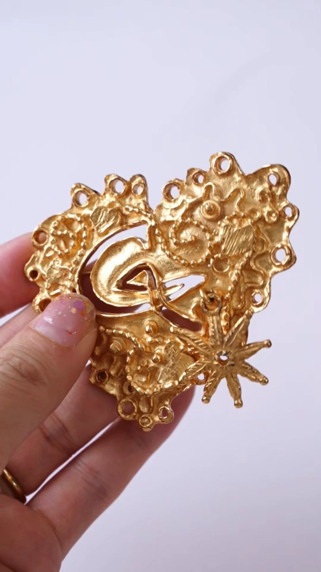 Christian Lacroix Christian Lacroix Gold Lace Heart Brooch Logo Swinging Size ONE SIZE - 3 Thumbnail