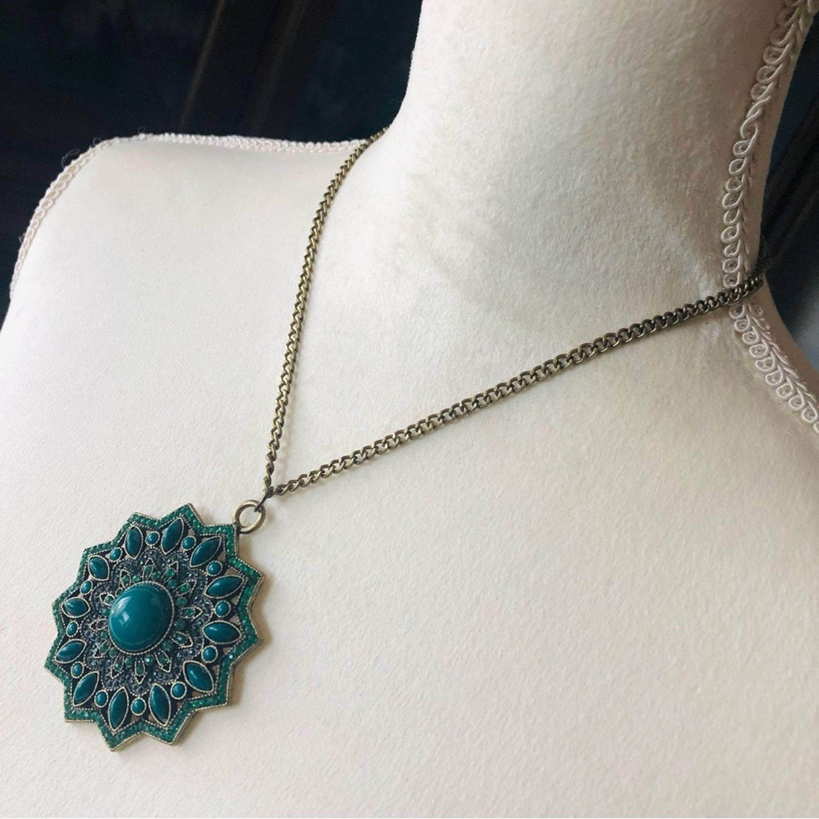 Jewelry Ballet rich emerald stone covered amulet necklace Size ONE SIZE - 6 Thumbnail