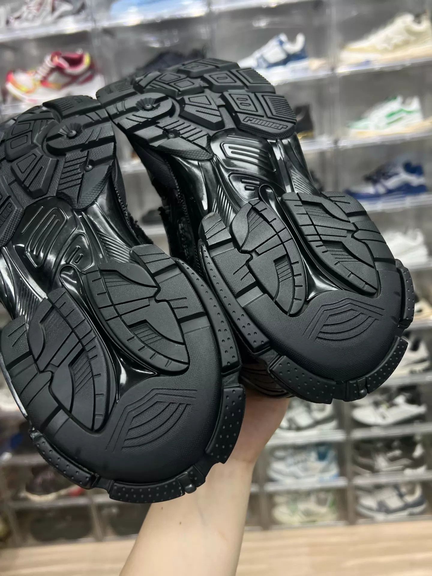 Balenciaga Balenciaga Runner Black 39 Size US 8.5 / IT 38.5 - 8 Thumbnail