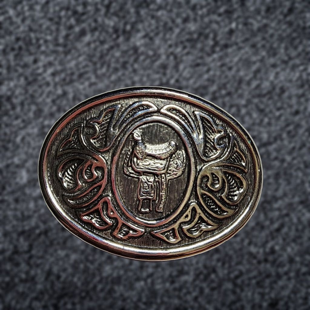 Vintage VINTAGE Avon Metal Silvertone Saddle Engraved Belt Buckle Mens Belt Buckle Silver 1.5 in Western Buckle 60s-00s Size ONE SIZE - 1 Thumbnail