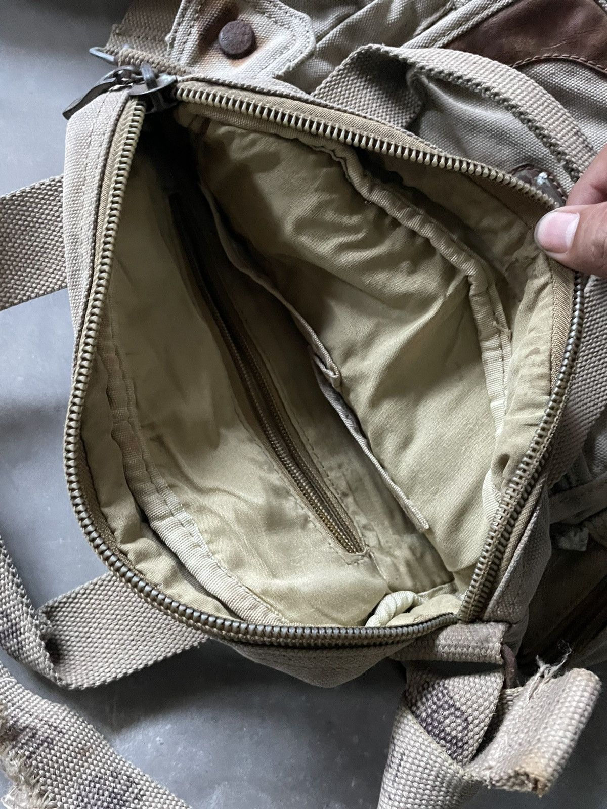 Japanese Brand Vintage Joger Slingbag Military Canvas Distressed Handbag Size ONE SIZE - 7 Thumbnail