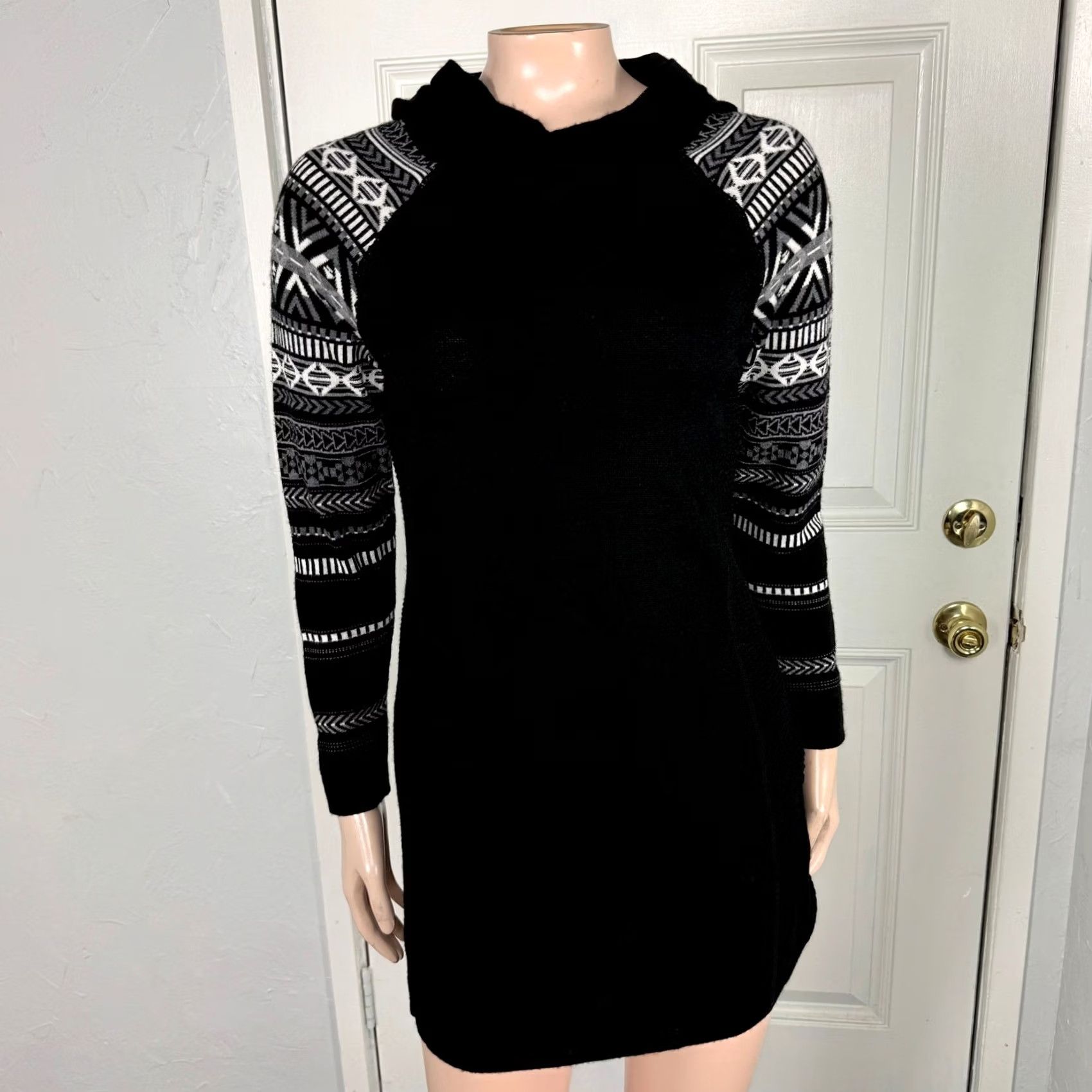 Vintage Krimson & Klover Dress Shift L/S Knit Merino Wool Winter Black 100% Wool Geometric Crew Neck Knee Length 45 Bust 42 Waist Womens Regular S FF29 Size S / US 4 / IT 40 - 2 Thumbnail
