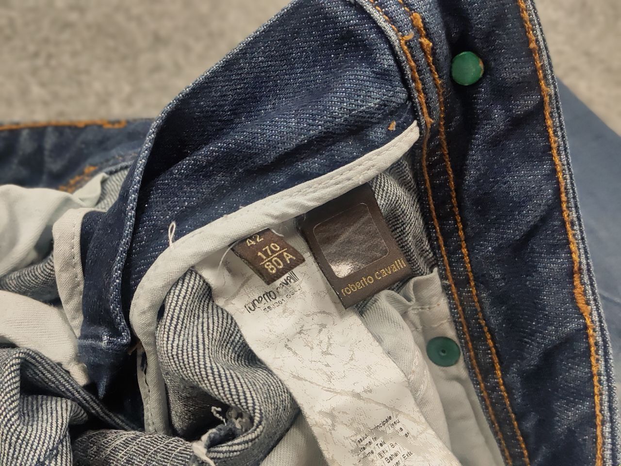 Roberto Cavalli Vintage Roberto Cavalli Design Logo Distressed Denim Jeans Size 42" / US 20 - 16 Thumbnail