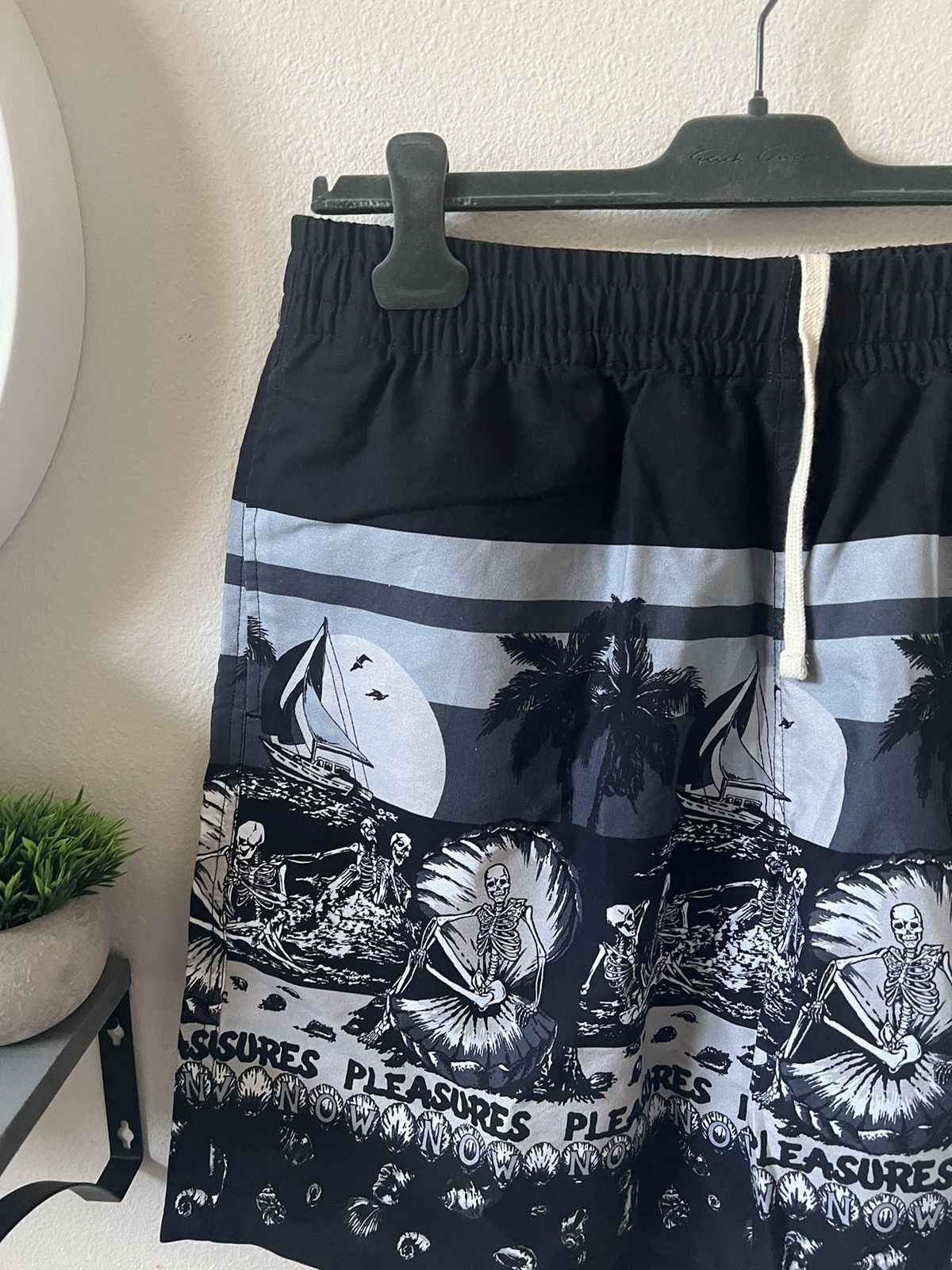 Pleasures Pleasures Skeleton Shorts Size US 34 / EU 50 - 3 Thumbnail