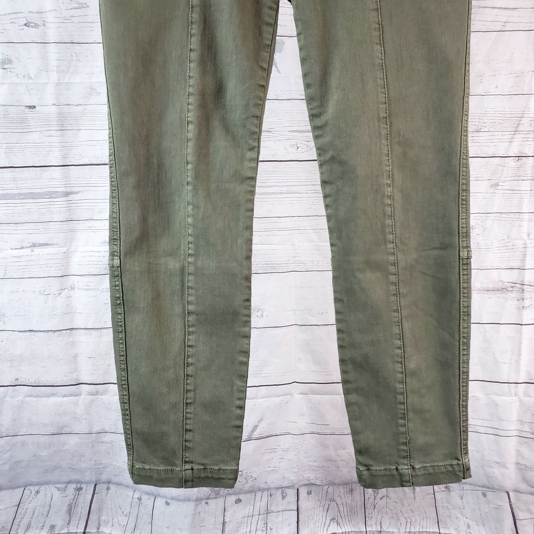 Vintage Liverpool Womens Kylie Cropped Cargo Pants Size 4 Green Mid Rise Cotton Blend Cropped Pants Womens Liverpool Jeans Casual Size 27" / US 4 / IT 40 - 3 Thumbnail