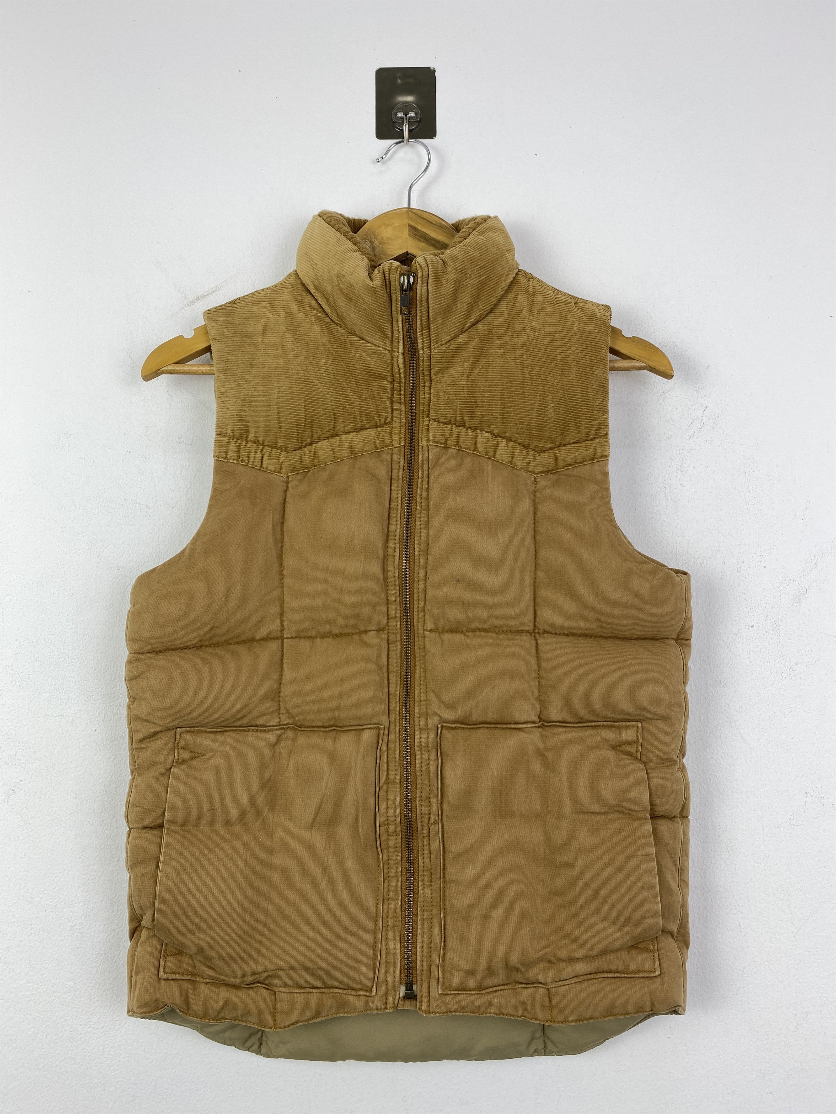 Gap Vintage Y2K GAP Tan Puffer Vest Corduroy Yoke Quilted JA0203 Size US XS / EU 42 / 0 - 1 Thumbnail