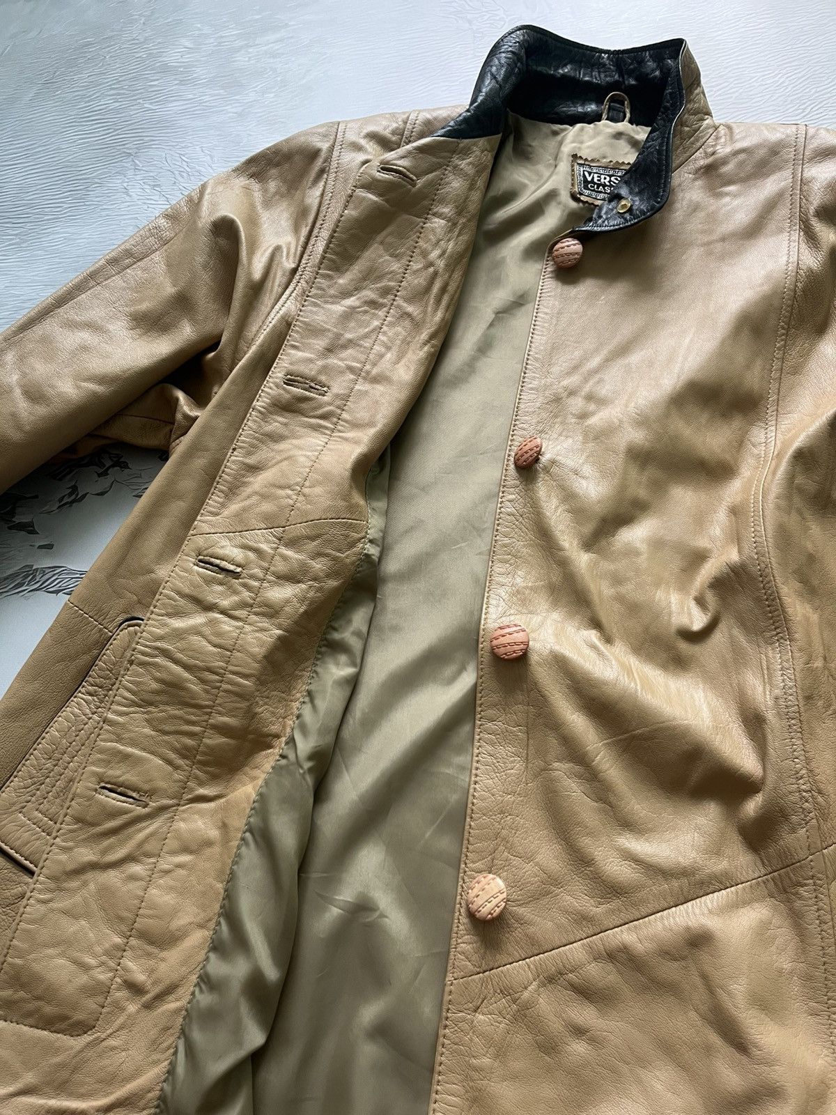 Versace Versace Classic V2 Vintage Genuine Leather Coat Beige Size L / US 10 / IT 46 - 11 Thumbnail