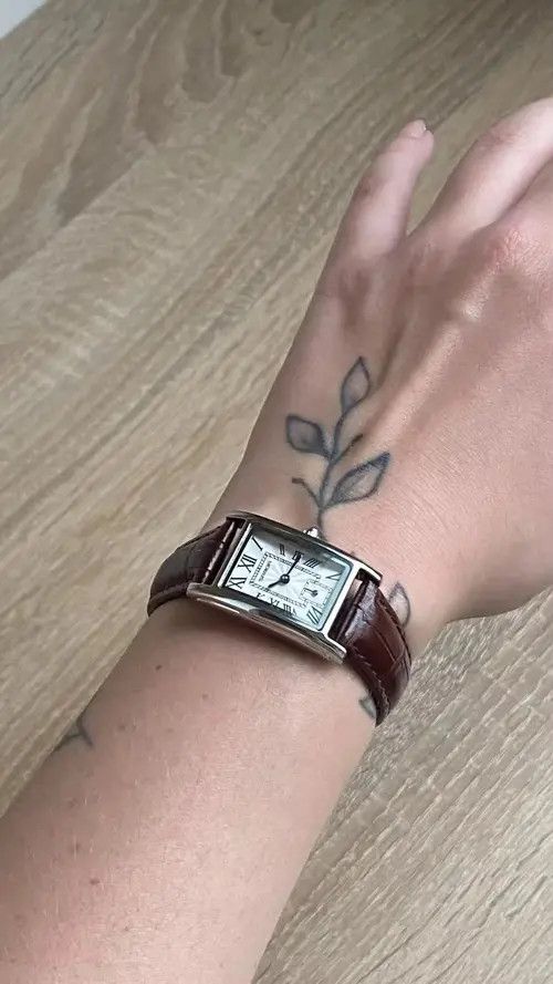 VIBE 2000s style cute square luxury watch Size ONE SIZE - 8 Thumbnail