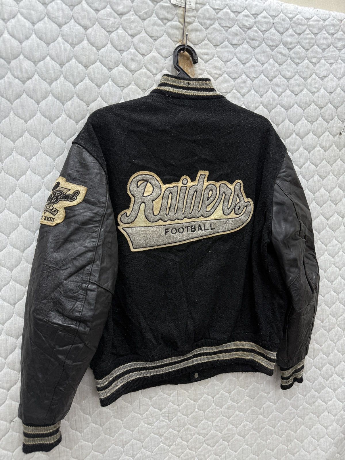 NFL 🔥🔥🔥ARCHIVE VINTAGE NFL LAS VEGAS RIDERS VARSITY JACKET Size US M / EU 48-50 / 2 - 6 Thumbnail