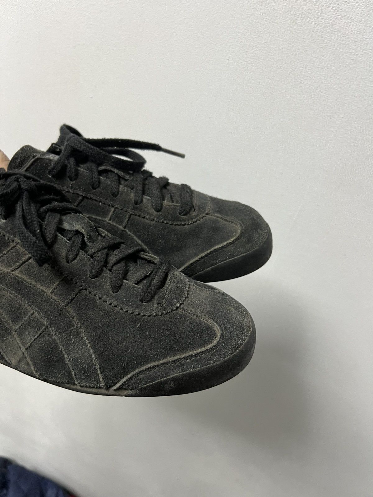 Asics Vintage Asics Onitsuka Tiger Black Low Top Sneakers Size US 9 / EU 42 - 7 Thumbnail