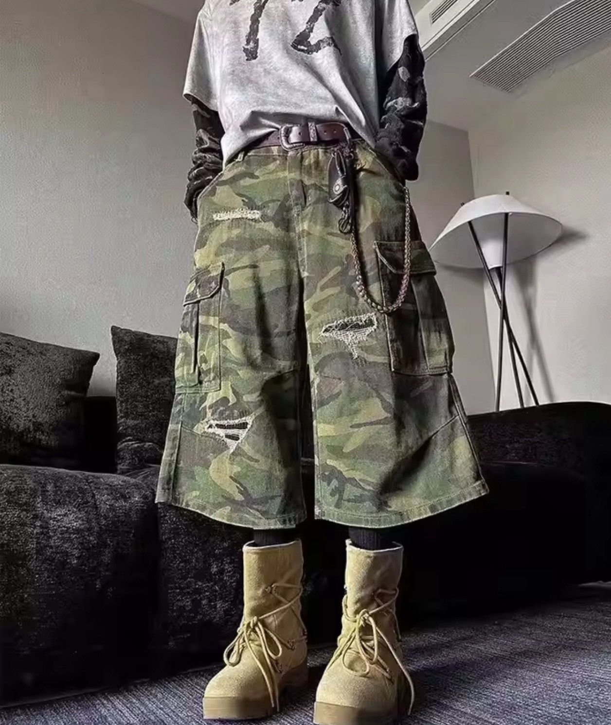 Japanese Brand Camouflage Cargo Shorts – Distressed with Utility Pockets Size US 32 / EU 48 - 2 Thumbnail
