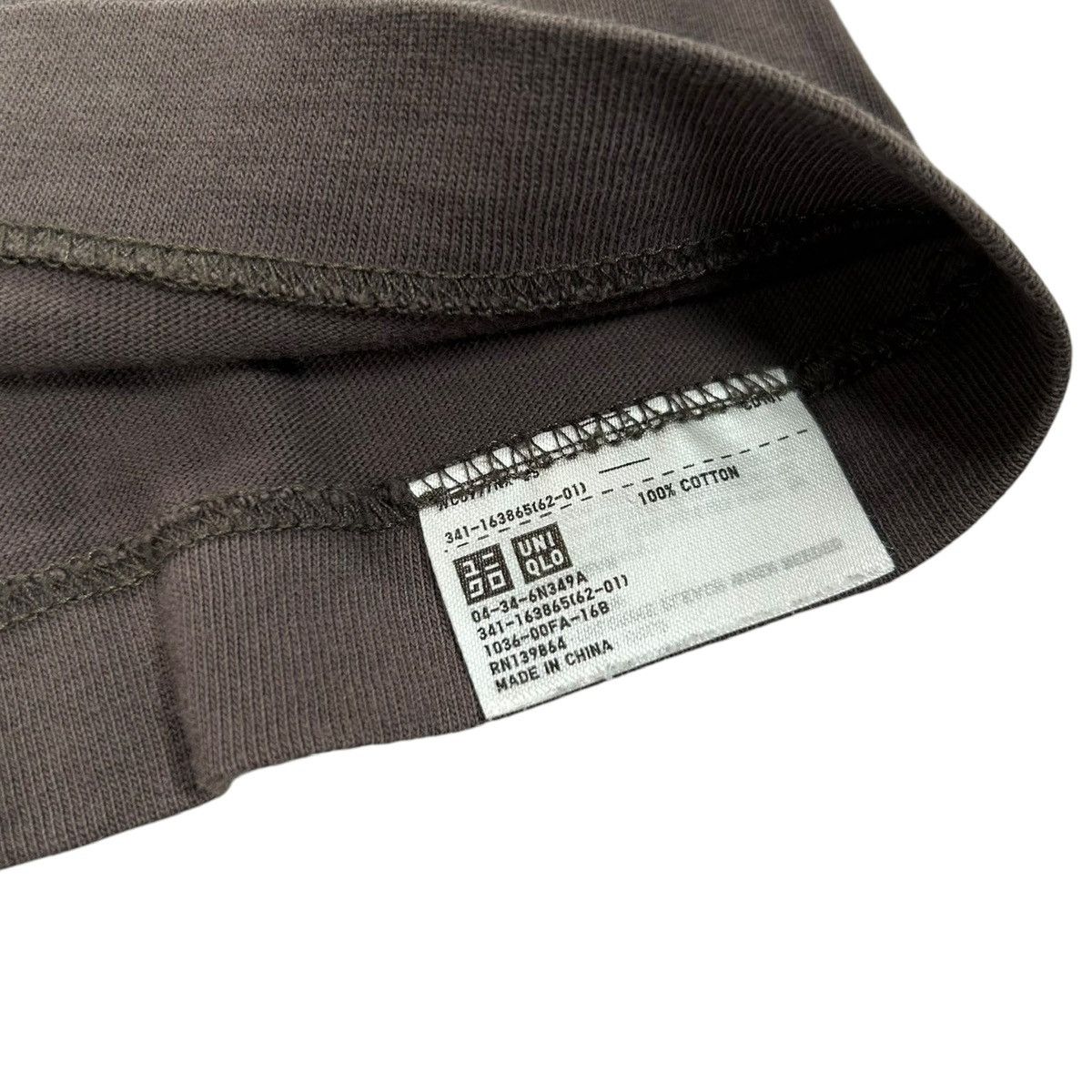 Kaws × Uniqlo Uniqlo Kaws Passing Through Companion Statue 2016 Gray Shirt Size US XL / EU 56 / 4 - 2 Thumbnail