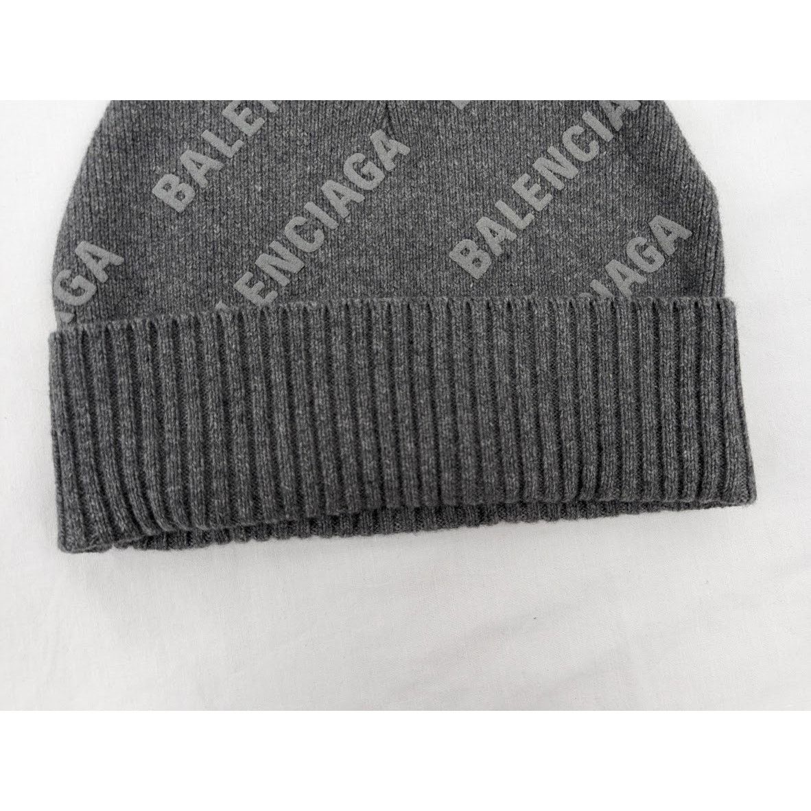 Balenciaga o1rshd1 Q:2/Size:OS/Unisex Cashmere Beanie Cap / Hat in Grey Size ONE SIZE - 3 Thumbnail