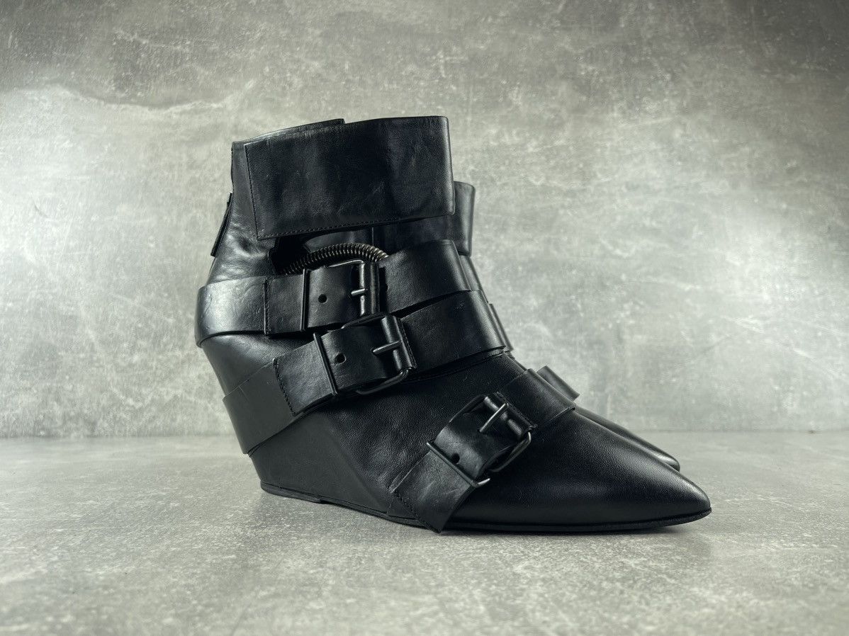 Other EL Avant Garde Leather Gothic Buckle Black Wedge Ankle Boots Size US 9 / IT 39 - 2 Thumbnail