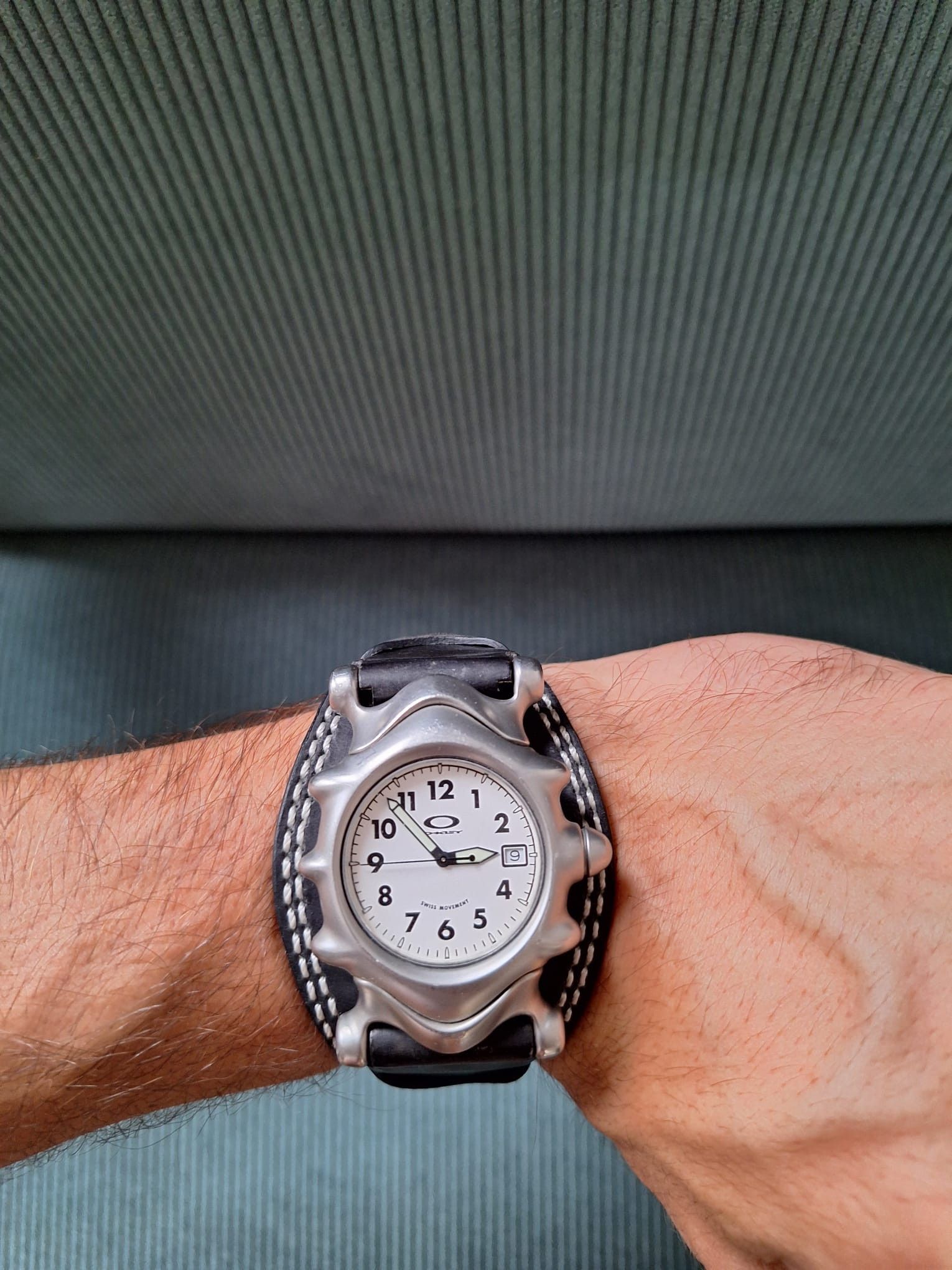 Oakley × Vintage Oakley Saddleback Watch white face Size ONE SIZE - 2 Thumbnail