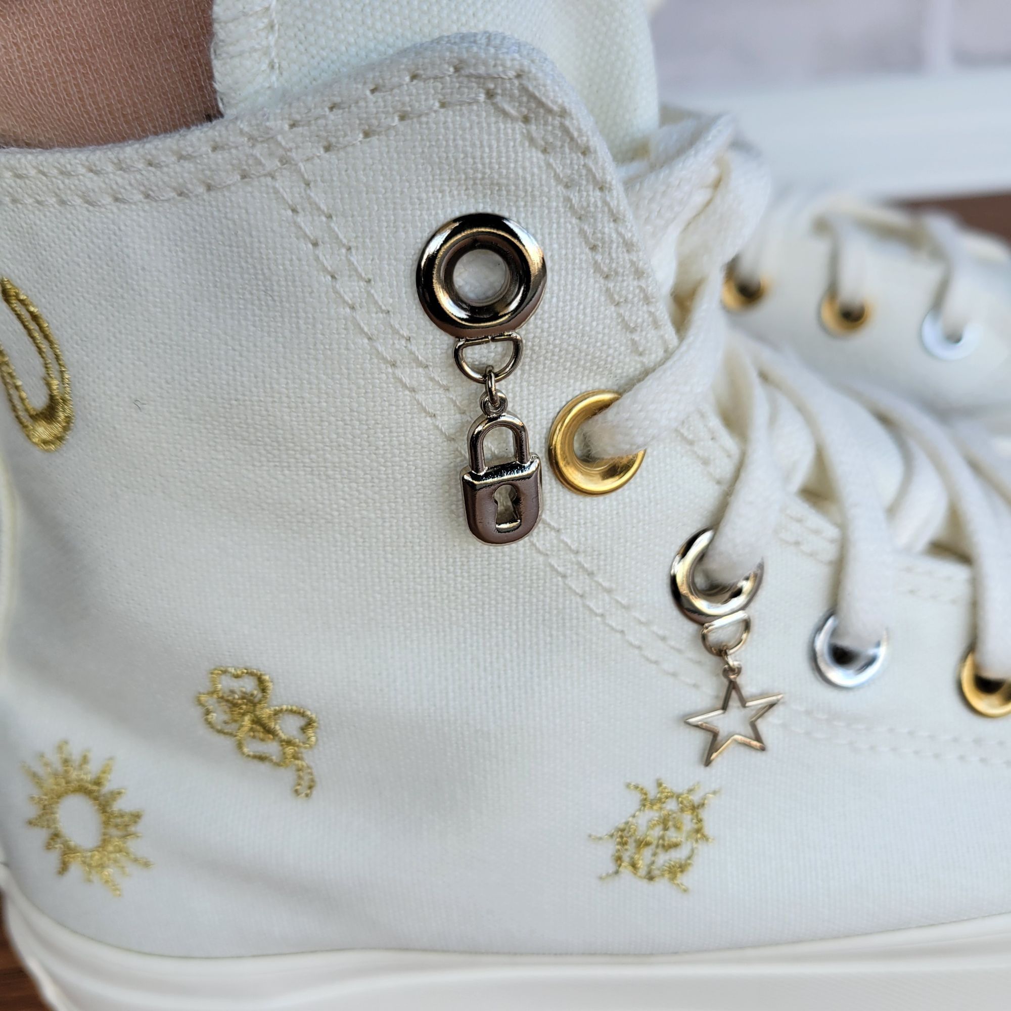 Converse Converse Chuck Taylor Lift Platform Luck Charms 7.5 Women Sh Size US 7.5 / IT 37.5 - 11 Thumbnail