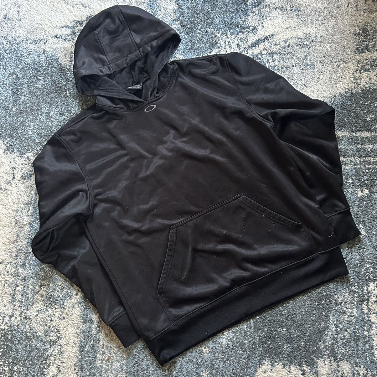 Oakley LATE 2000’s BASiC BLACK ON BLACK POLYESTER FLEECE HOODiE Size US M / EU 48-50 / 2 - 16 Thumbnail