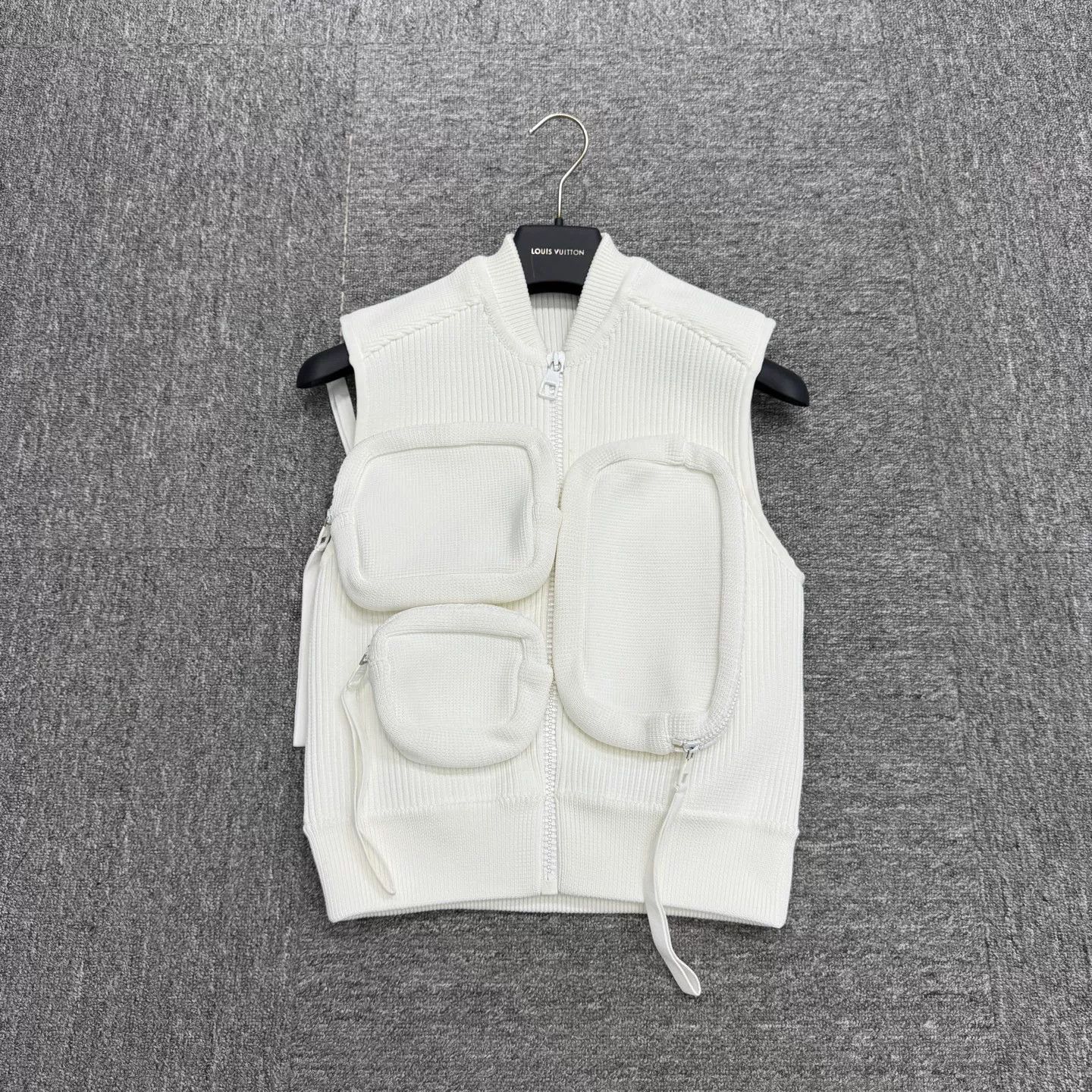 Louis Vuitton Louis Vuitton Multi-Pocket Utility Vest Size US L / EU 52-54 / 3 - 1 Thumbnail