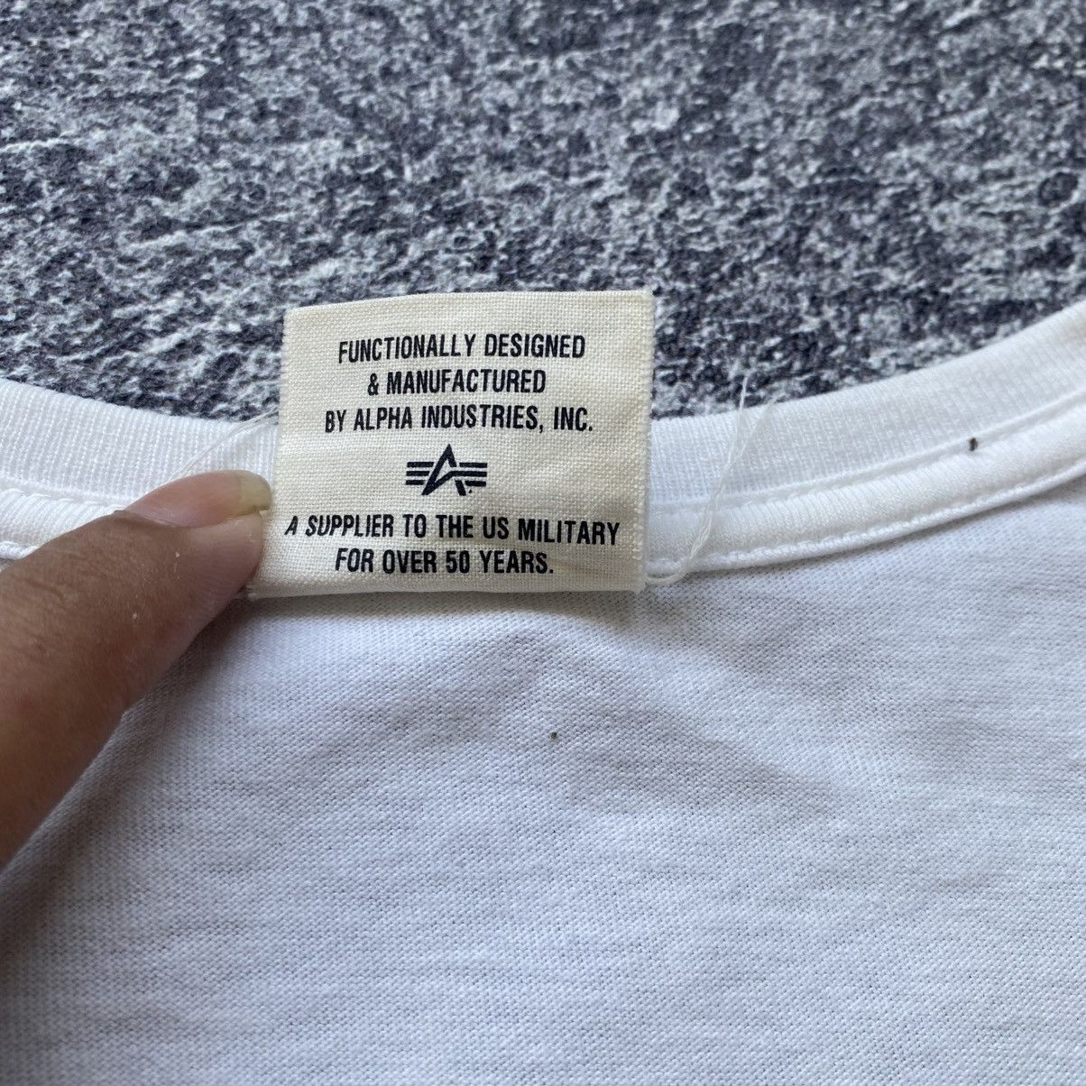 Alpha Industries × Avirex × Buzz Rickson's Alpha Industries Pocket Logo Vneck Tshirt Size US L / EU 52-54 / 3 - 7 Thumbnail