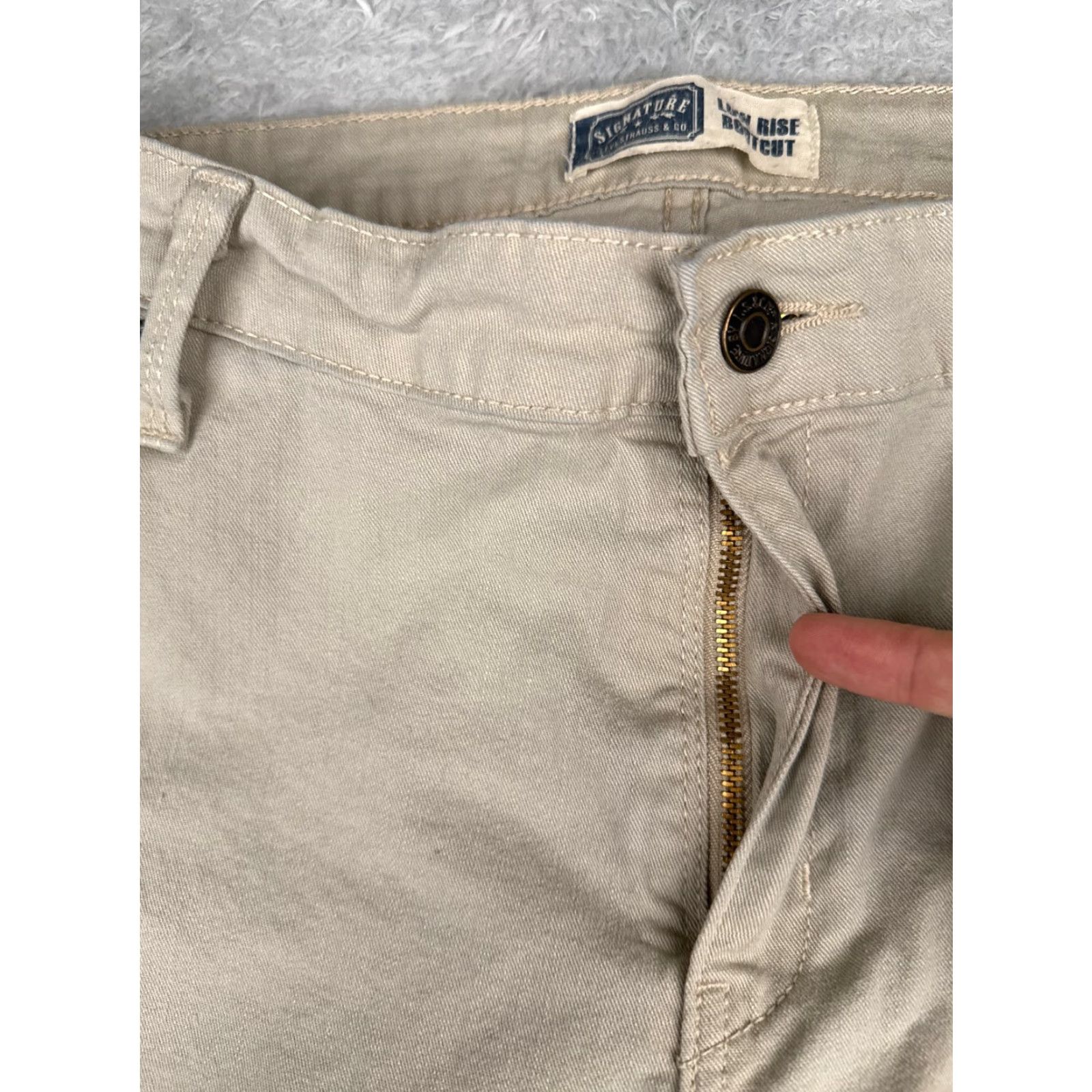 Levi's VINTAGE Levi's Jeans Women 18 Beige Denim Low Rise Bootcut Cotton Medium Wash 38x29 Remains? Size 40" / US 18 - 5 Thumbnail