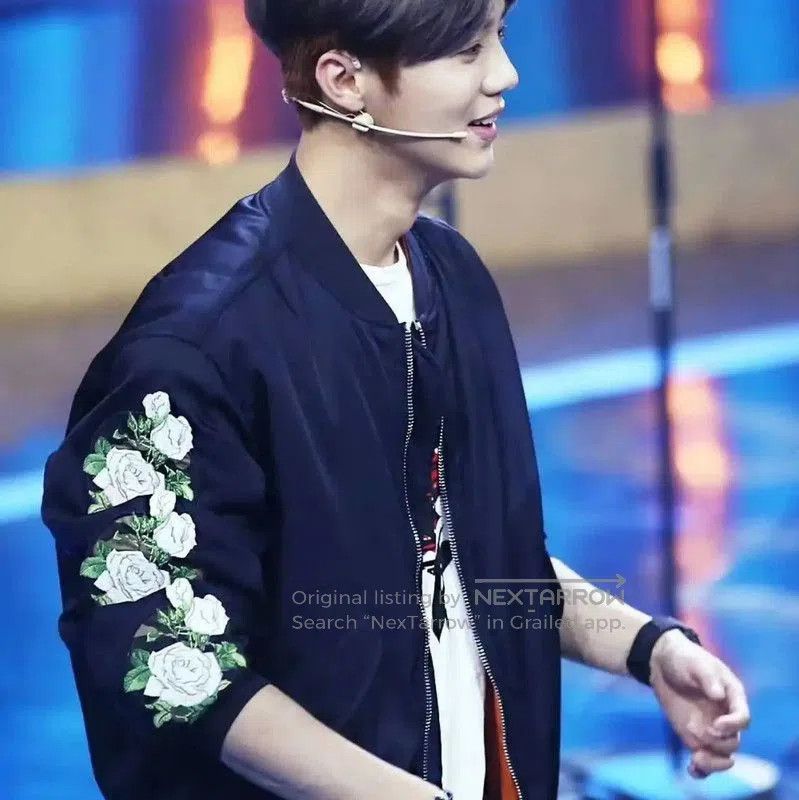 Dior Dior Navy Silk Bomber Jacket with Floral Embroidery . Size US M / EU 48-50 / 2 - 9 Thumbnail
