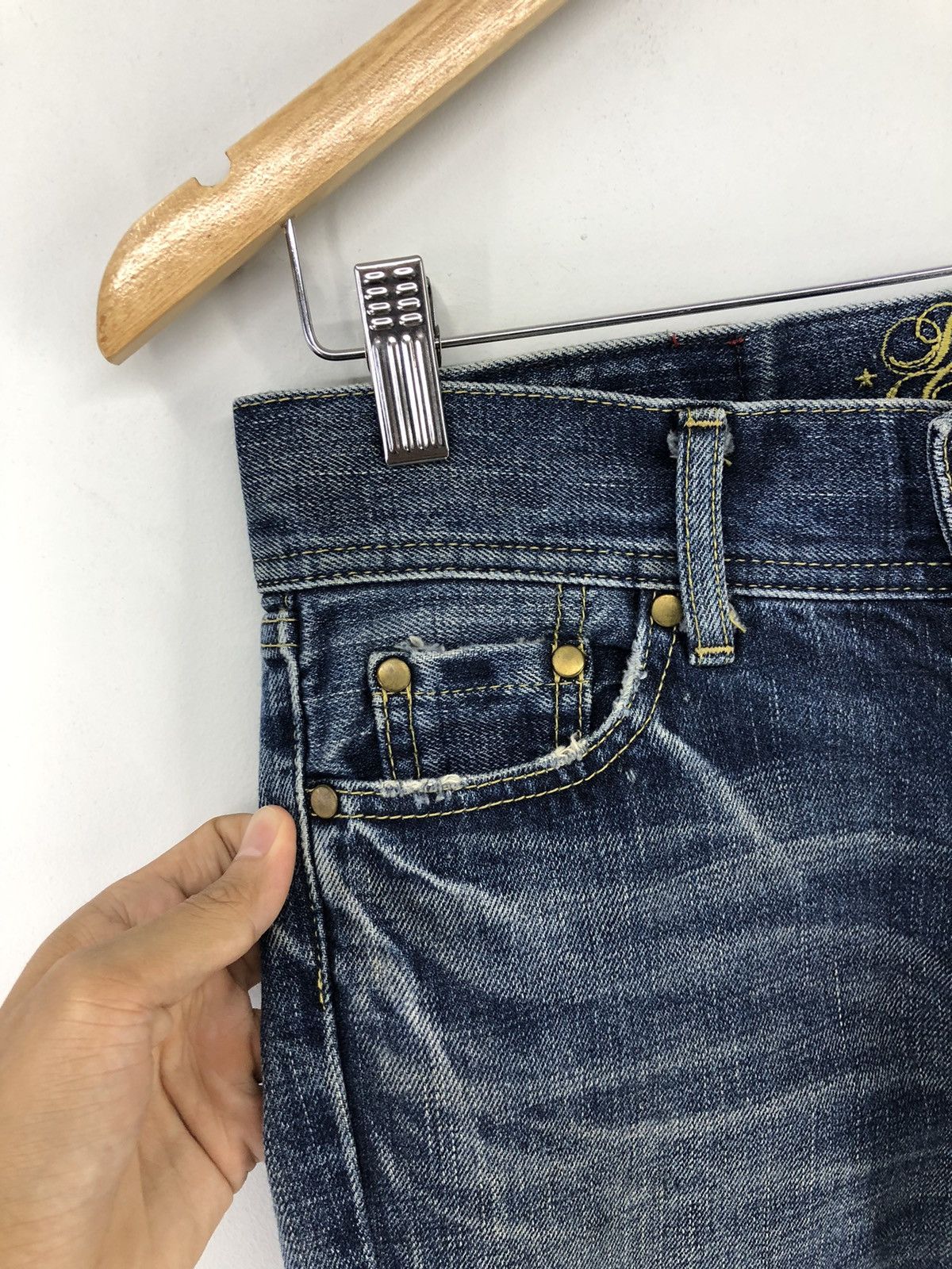 Japanese Brand Rodeo Crowns Low Rise Distressed Faded Blue Jeans Size 28" / US 6 / IT 42 - 7 Thumbnail
