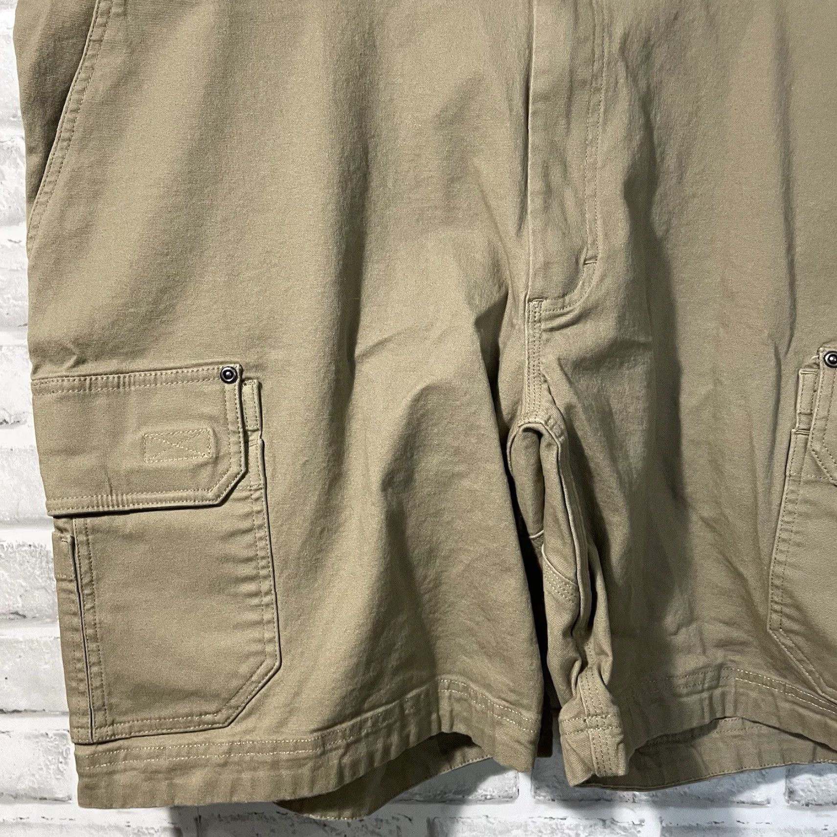 CO Duluth Trading Co Relaxed Fit Cotton Beige Cargo Shorts Mens Size 44 Size US 44 / EU 60 - 3 Thumbnail