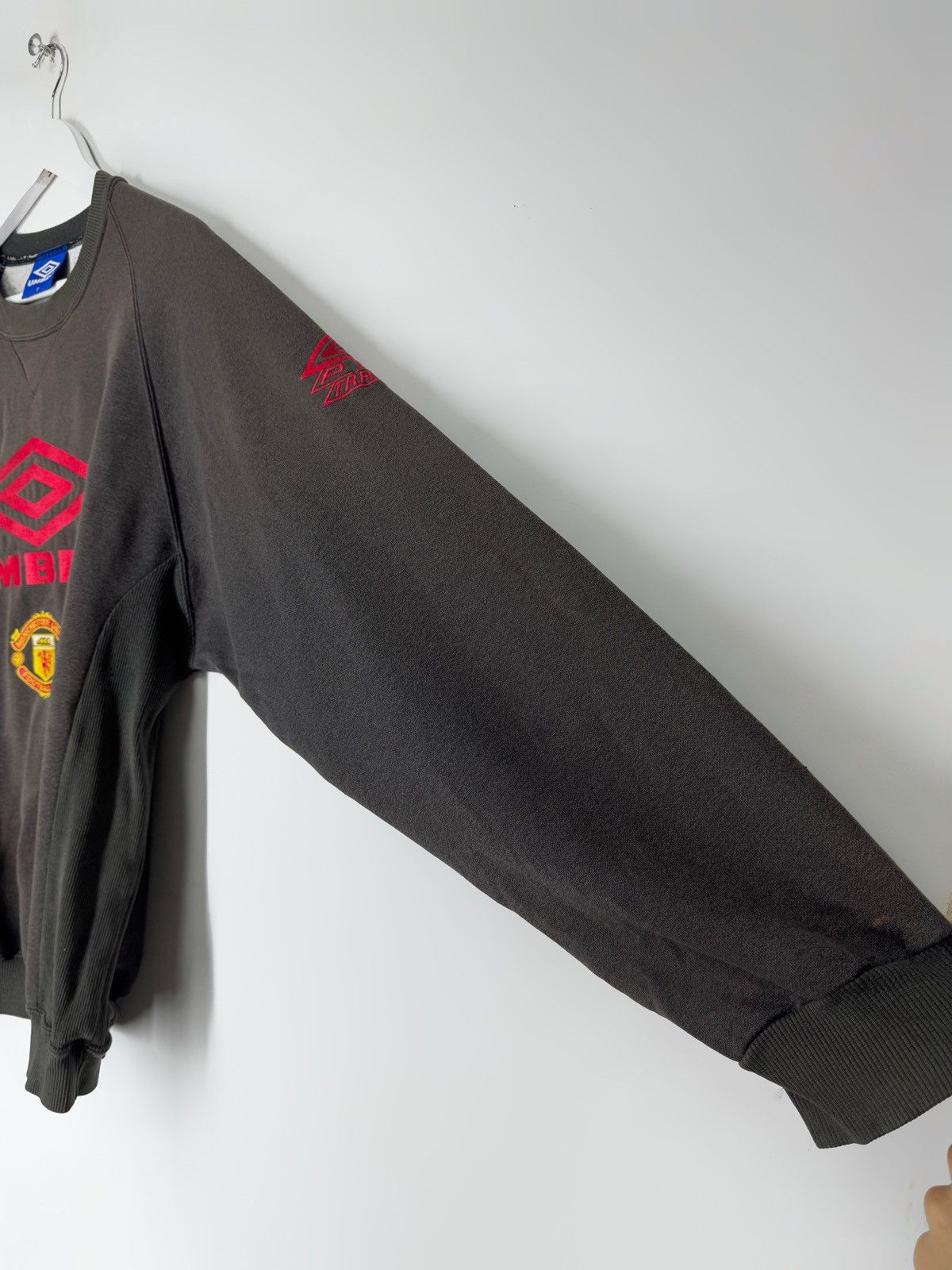 Umbro Vintage 90s Umbro Manchester United Sharp Sweatshirt Size US M / EU 48-50 / 2 - 9 Thumbnail