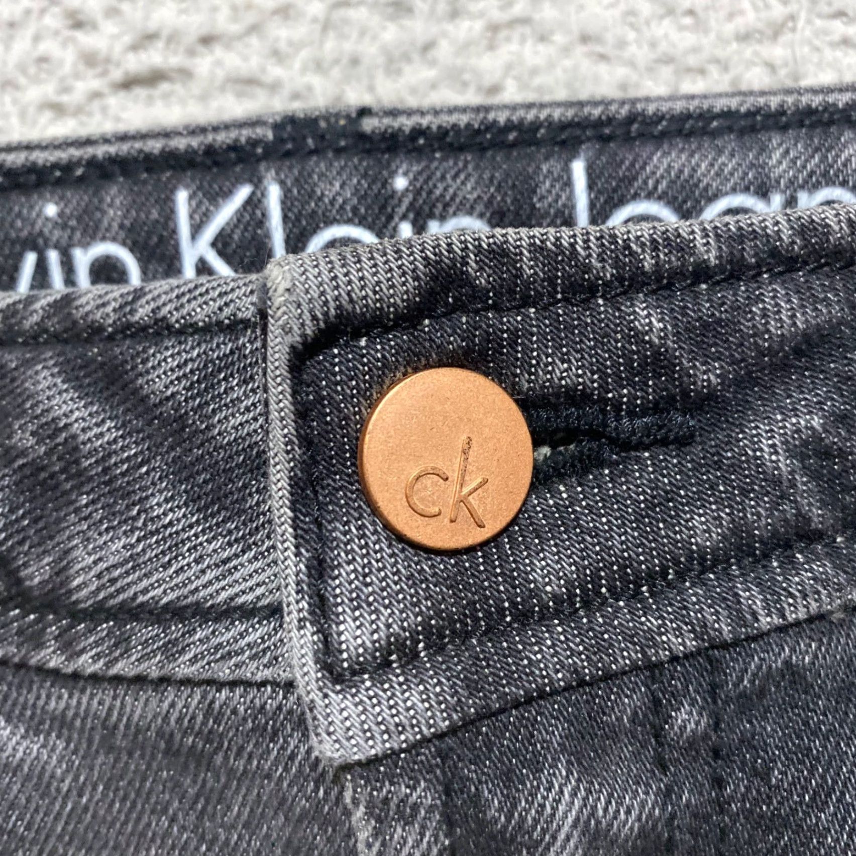 Calvin Klein Calvin Klein Womens Skirt 28 Gray Denim Medium Wash Pencil Straight Raw Hem Size 28" / US 6 / IT 42 - 4 Thumbnail