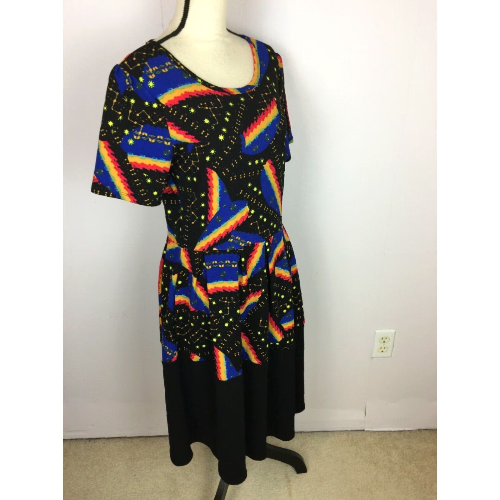 NWT LuLaRoe Amelia Fit & Flare Dress Sz L Womans Black Multicolor Short  Sleeve Dress