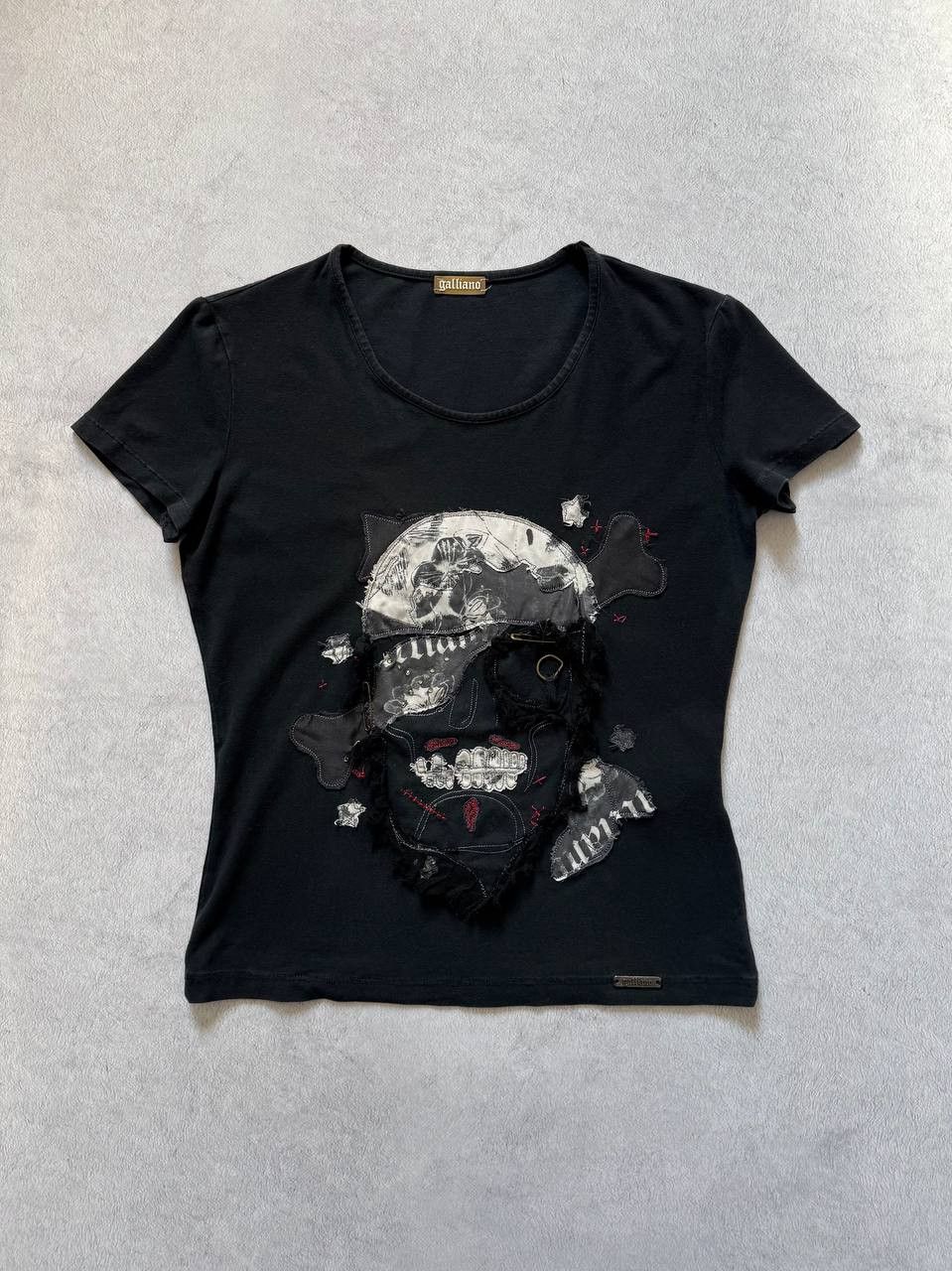 John Galliano Vintage John Galliano Pirate Skull Embroidered T-Shirt Y2k Size S / US 4 / IT 40 - 1 Thumbnail