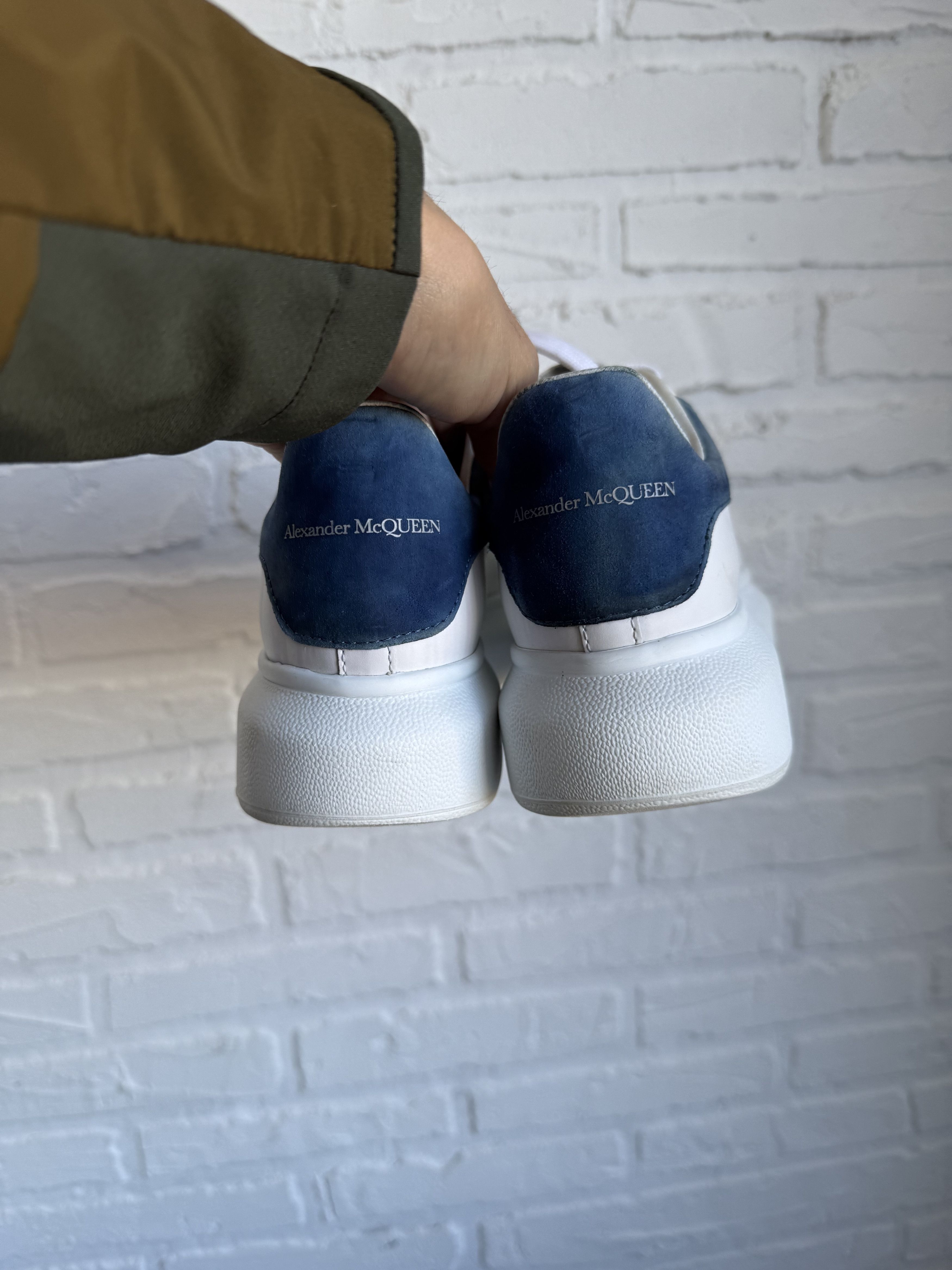 Alexander McQueen Alexander McQueen oversized sneakers white navy Size US 7 / IT 37 - 20 Thumbnail