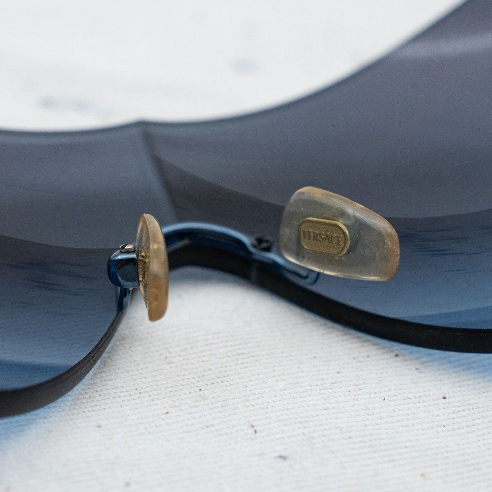 Versace × Vintage Vintage versace medusa logo gradient mask shield sunglasses Size ONE SIZE - 8 Thumbnail